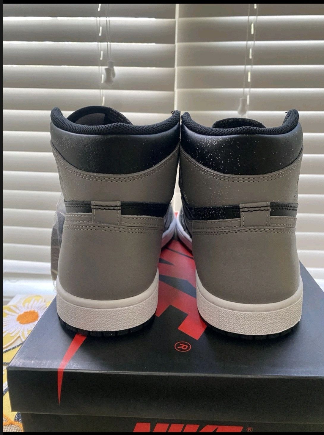 Jordan Brand Jordan 1 Retro High OG Shadow 2018 Size 8 DS OG Box Size US 8 / EU 41 - 4 Thumbnail