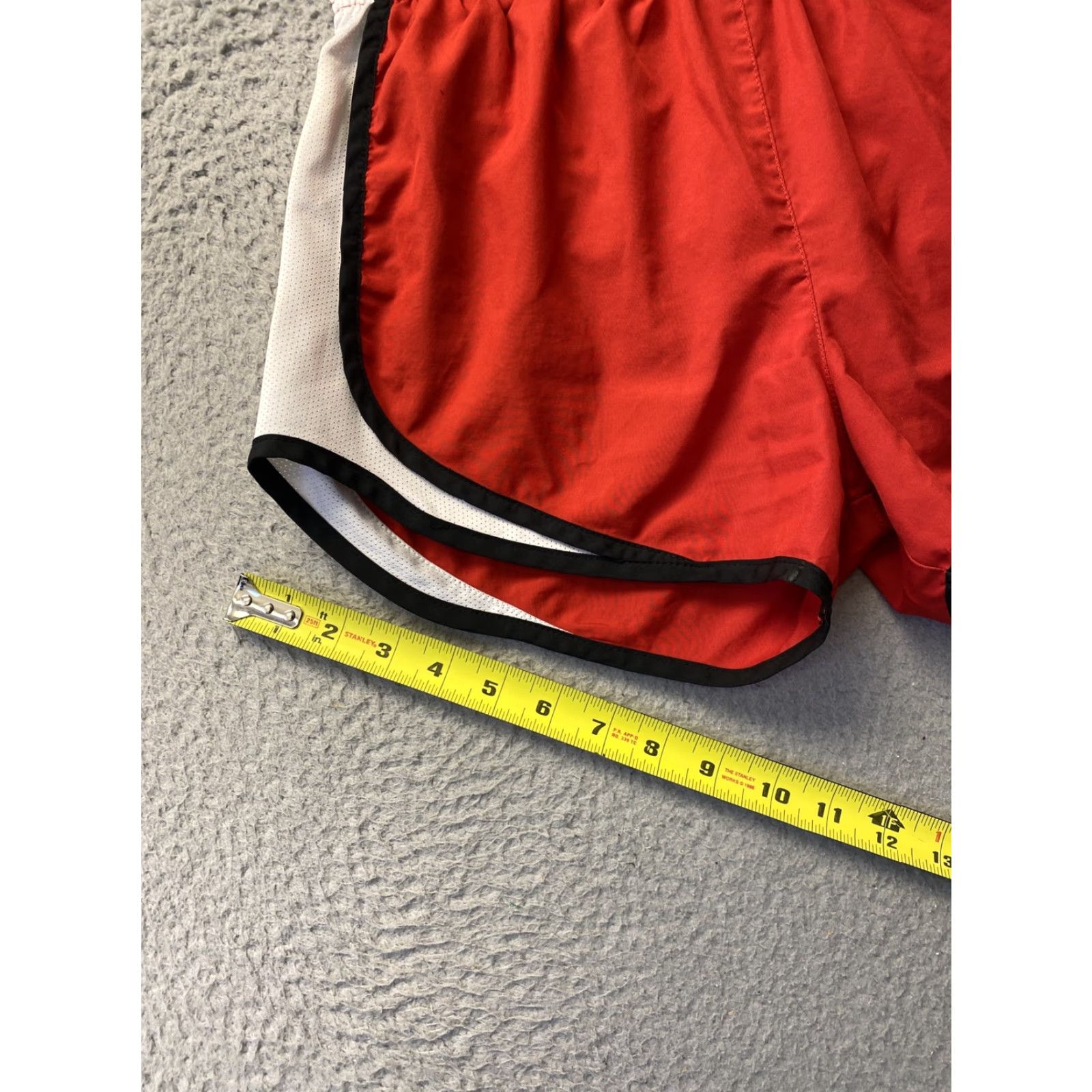 Nike Nike Women Red Athletic Shorts S Red / 97-37 High Rise Polyester Regular Inseam 3.25 in. Activewear Pants Style Athletic Fit Brand Nike Women Red Size 28" / US 6 / IT 42 - 6 Thumbnail