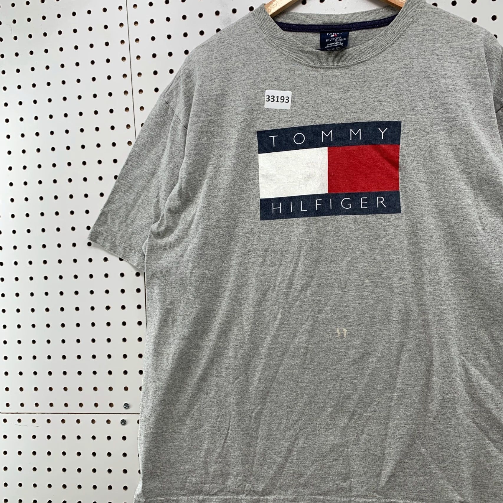 Tommy Hilfiger VINTAGE Tommy Hilfiger Shirt Mens XL Gray Hip Hop Casual Big Flag 24.5x28.5 T-Shirt Crew Neck Short Sleeve Size US XL / EU 56 / 4 - 2 Thumbnail