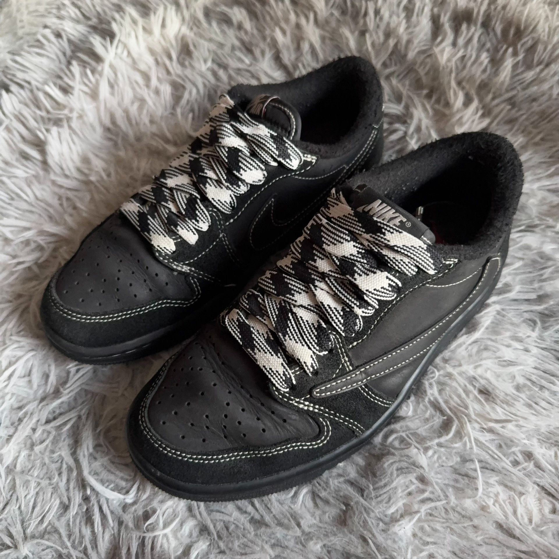 Nike Nike Black Lowtop Sneakers 37 Men Size US 5 / EU 37 - 1 Thumbnail