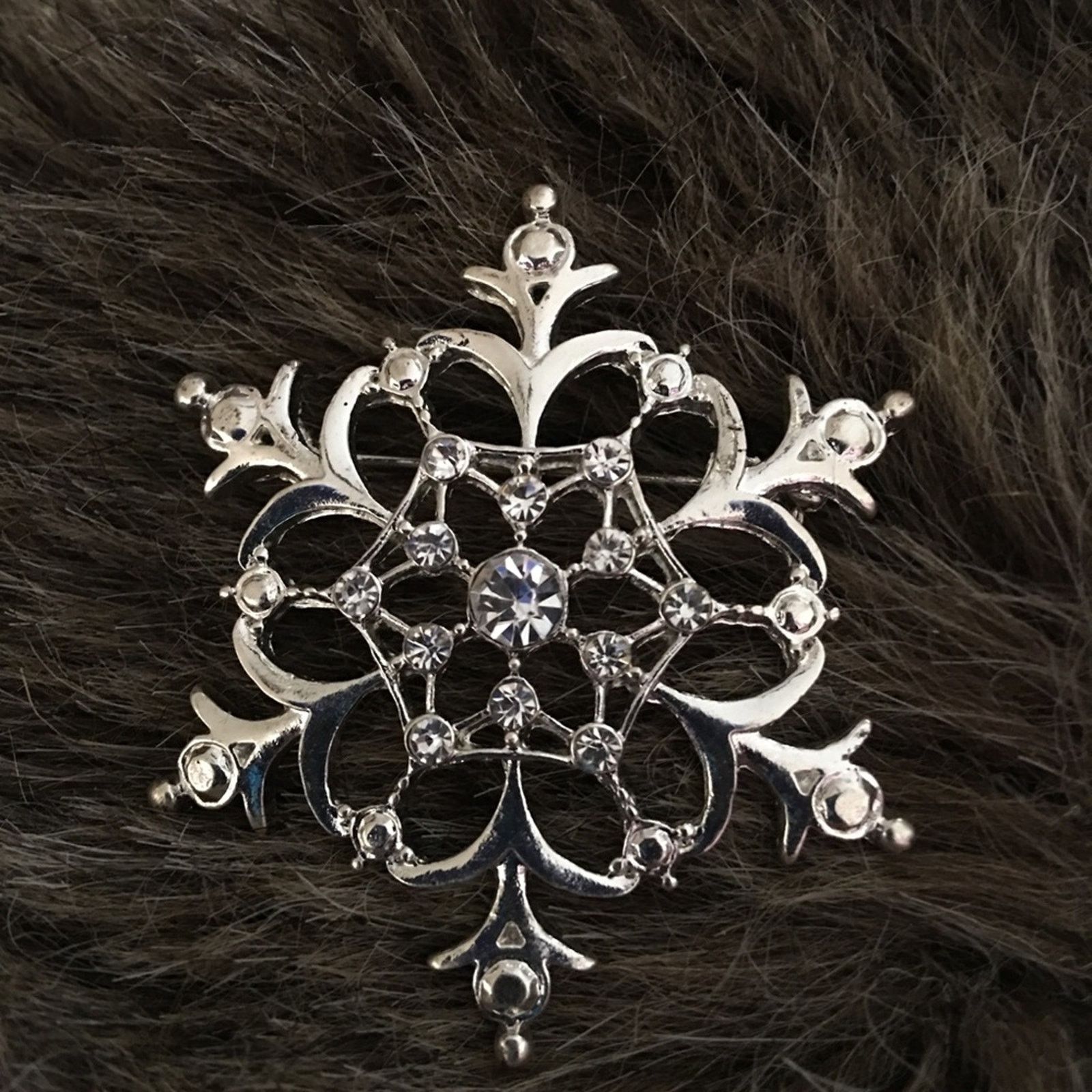 Vintage Vintage shiny silver rhinestone snowflake brooch Size ONE SIZE - 4 Thumbnail