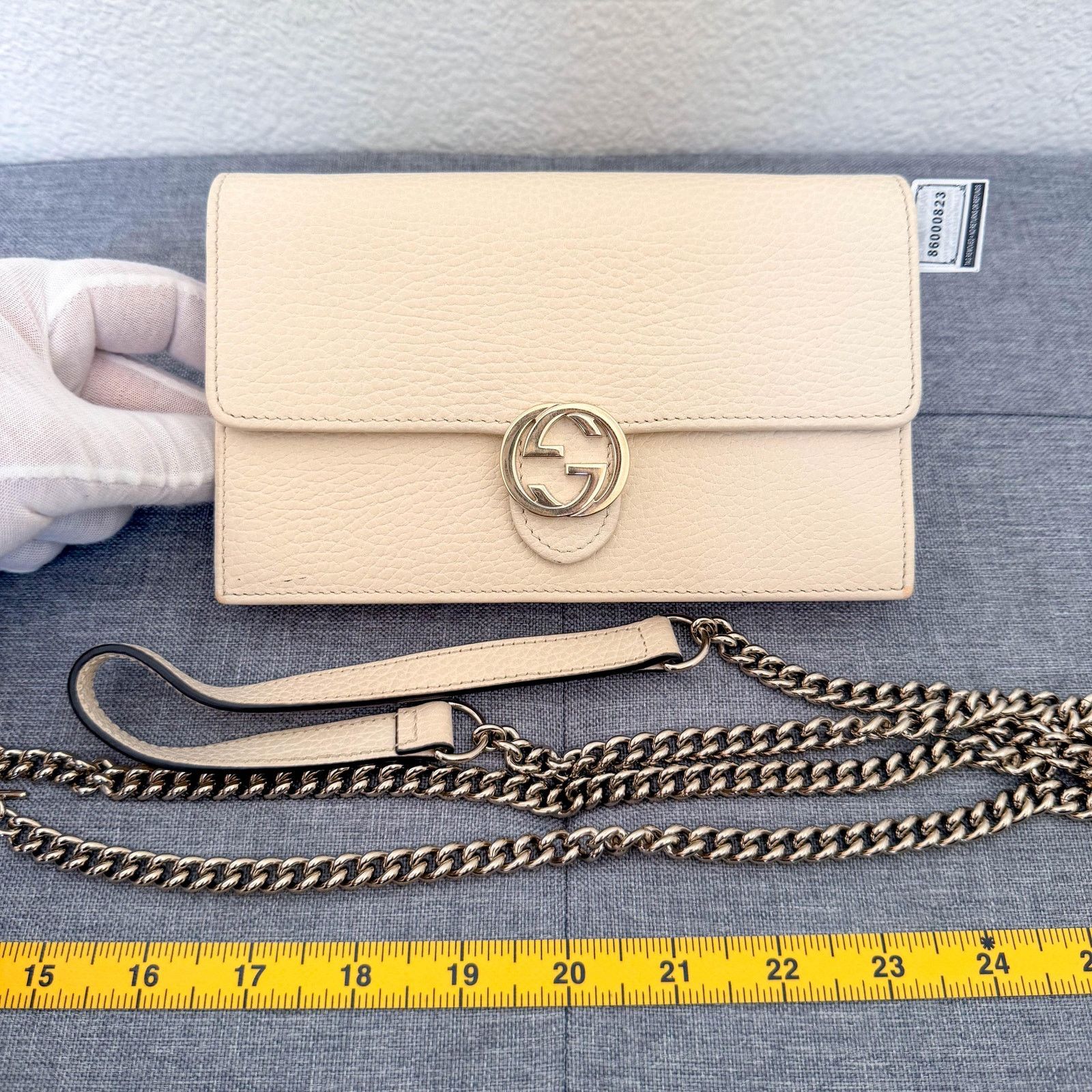 Gucci Gucci Interlocking G Beige Chain Crossbody Bag Size ONE SIZE - 2 Thumbnail