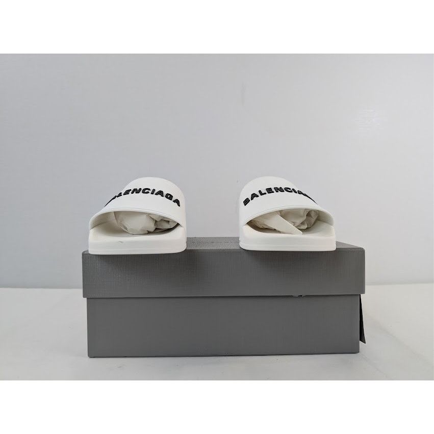 Balenciaga o1rshd1 Rubber Logo Pool Slide Sandals in White / Black 45 Size US 12 / EU 45 - 18 Thumbnail