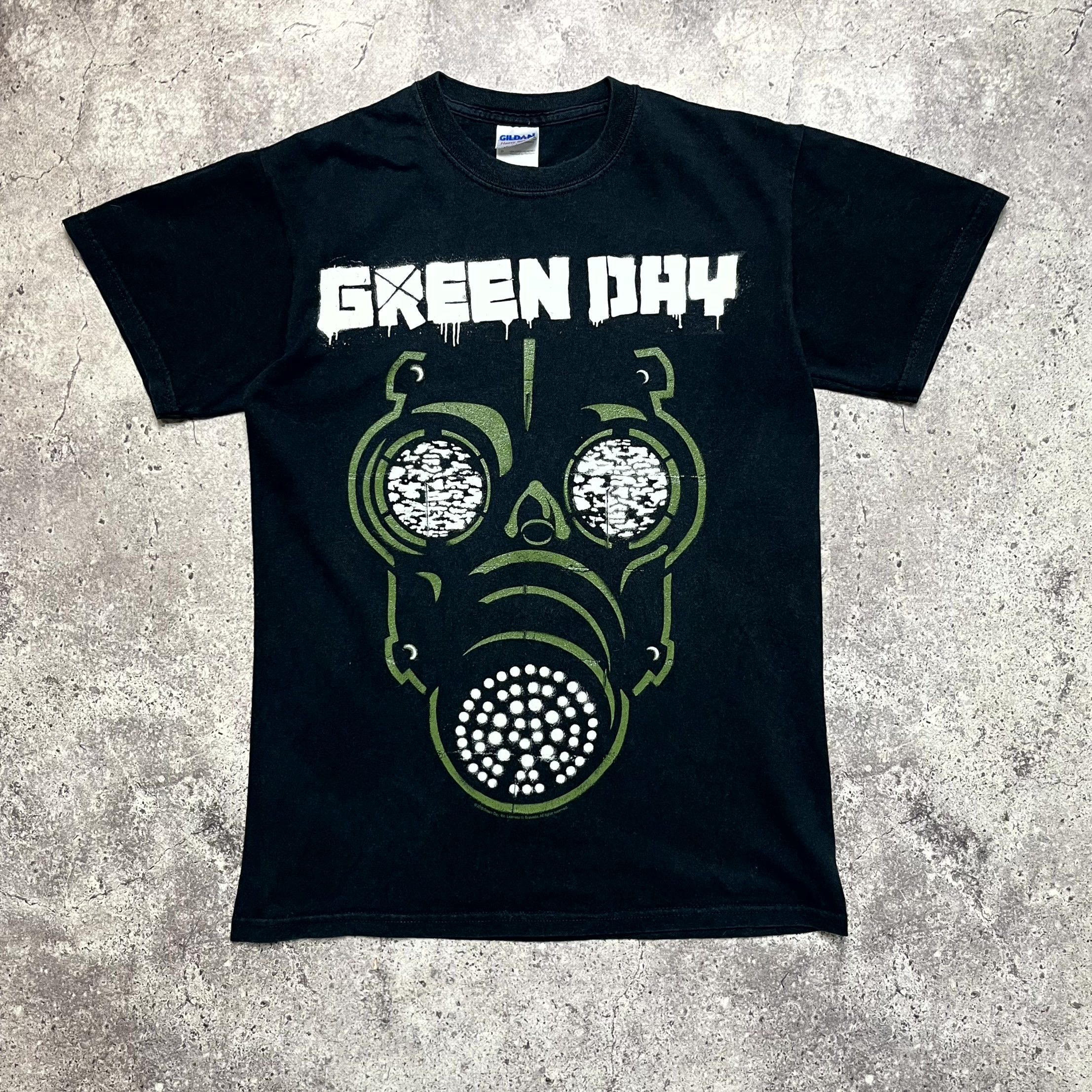 Gildan Gildan Green Day Gas Mask Black Rock T-Shirt Men’s Size S Size US S / EU 44-46 / 1 - 1 Thumbnail