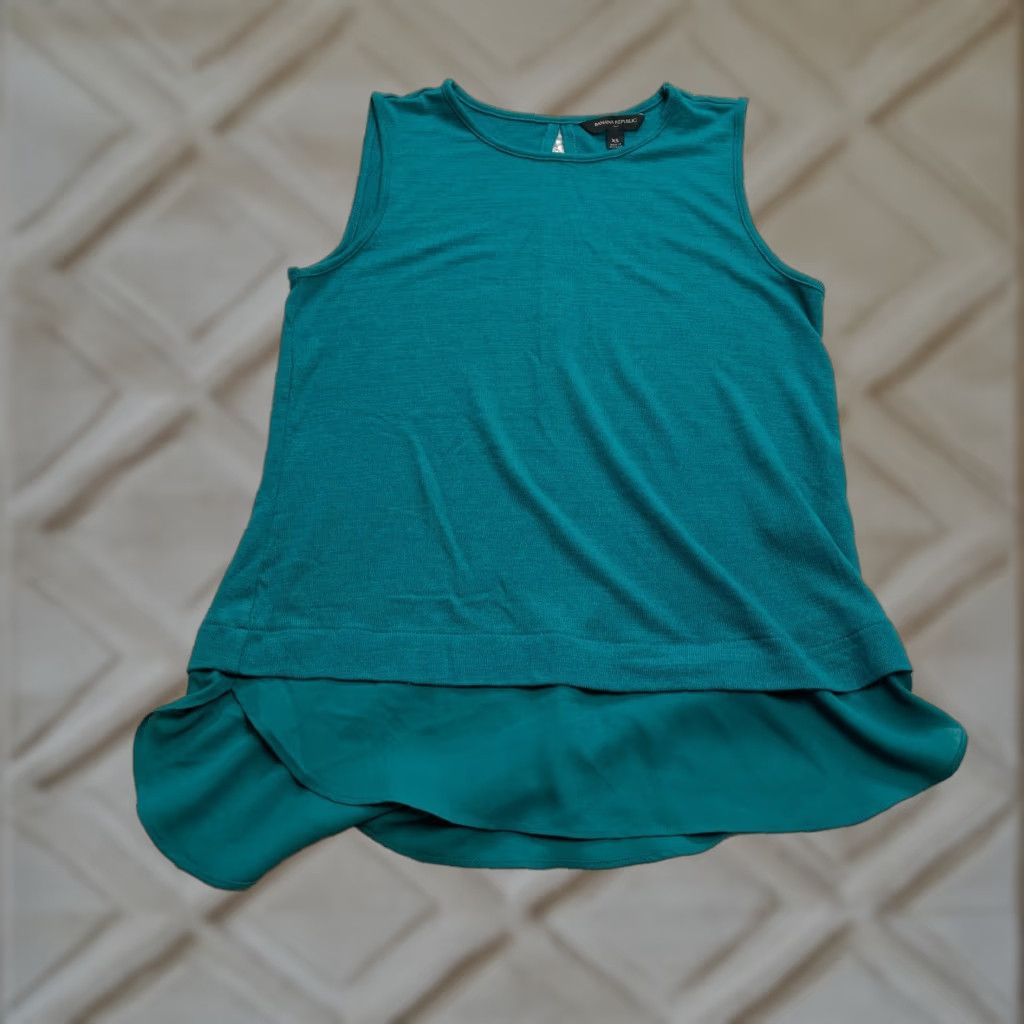 Banana Republic VINTAGE Banana Republic Tank Top Womens XS Blue Sleeveless Polyester Rayon Soft Tank Top Size XS / US 0-2 / IT 36-38 - 1 Thumbnail