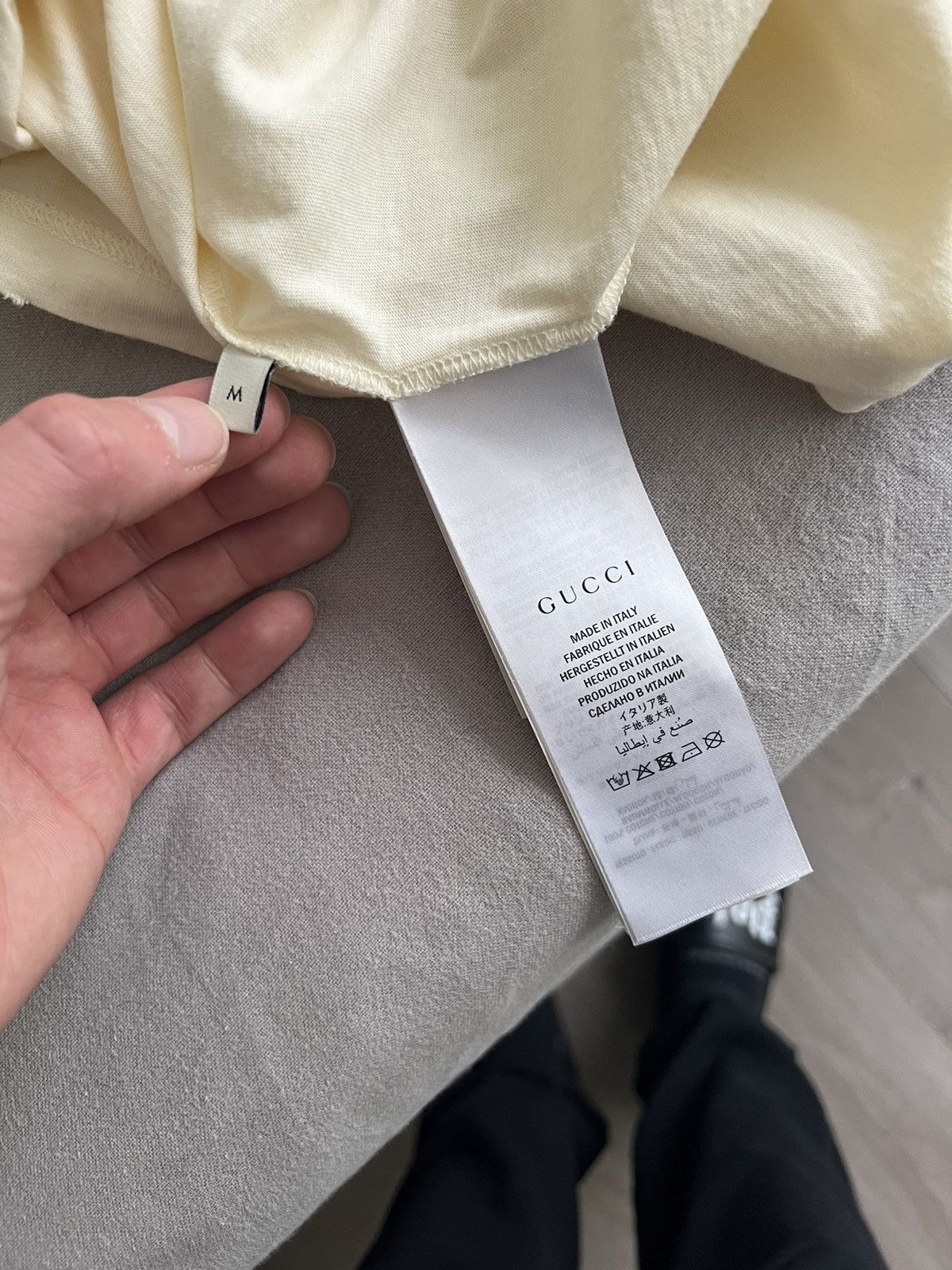 Gucci Gucci Offwhite/Beige Tshirt “Gucci” on Back Size US M / EU 48-50 / 2 - 9 Thumbnail