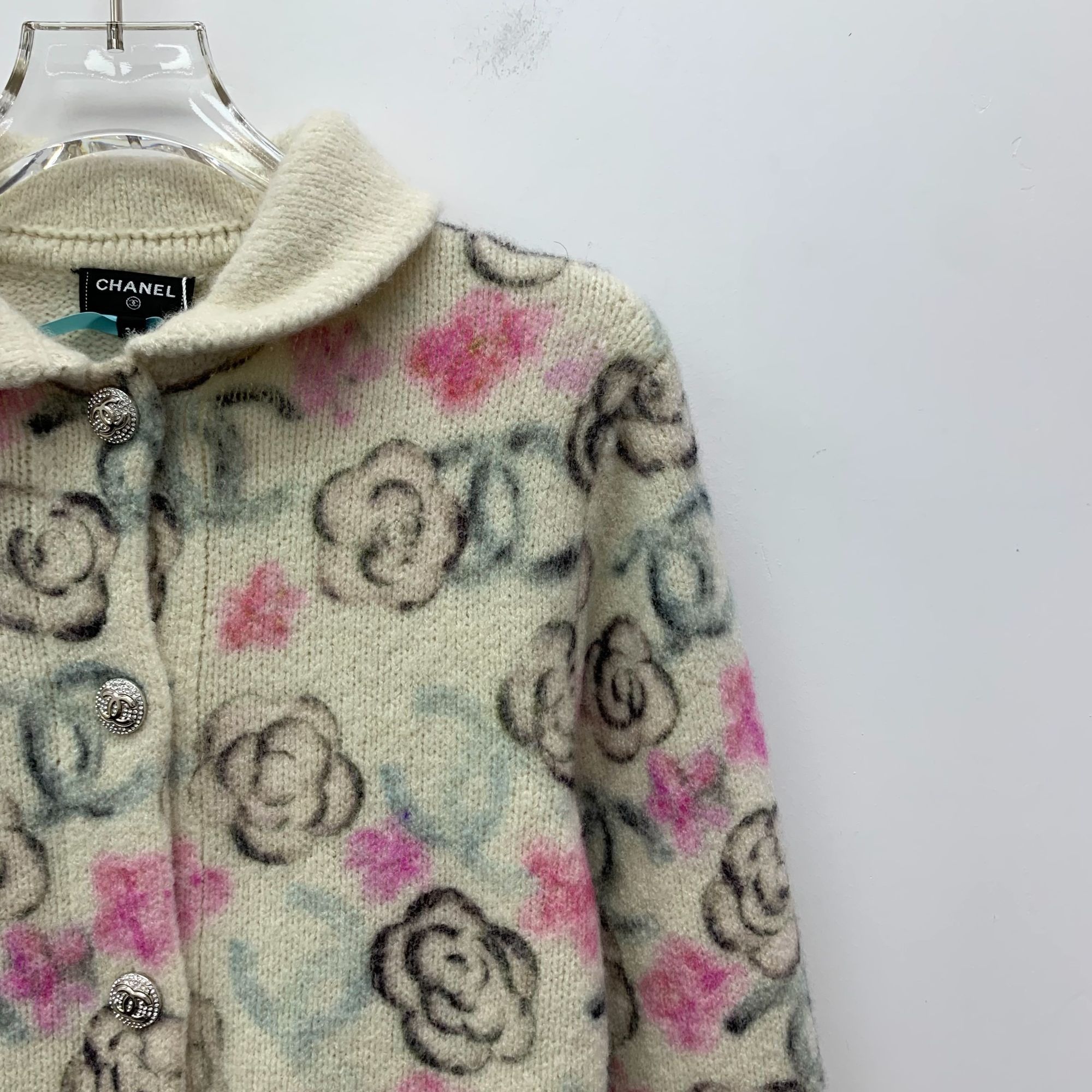 Chanel Chanel Beige Camellia Print Cashmere-Silk Knit Cardigan Coat Size XS / US 0-2 / IT 36-38 - 7 Thumbnail
