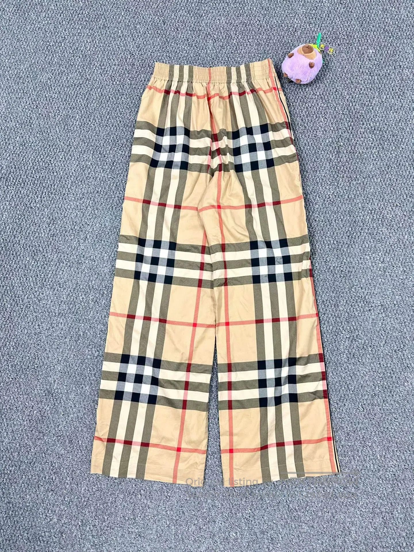 Burberry Burberry size UK2 Khaki check patterned casual trousers| Size US 27 - 2 Thumbnail