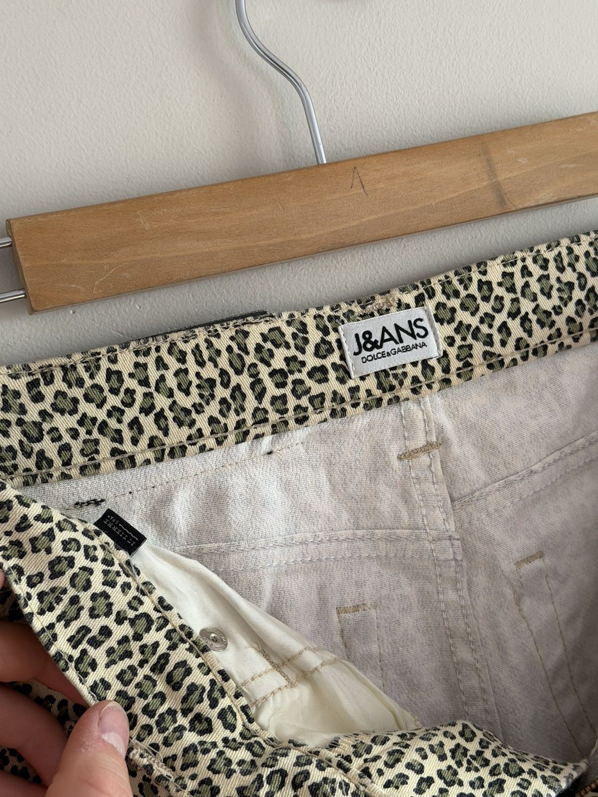 Dolce & Gabbana Dolce & Gabbana J&ANS Leopard Print Pants Size 27" / US 4 / IT 40 - 4 Thumbnail