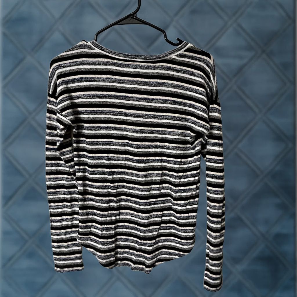 American Eagle Outfitters American Eagle Outfitters Womens XS Long Sleeve V-Neck Shirt Multicolor Pattern Bohemian Classic College Preppy Size XS / US 0-2 / IT 36-38 - 1 Thumbnail
