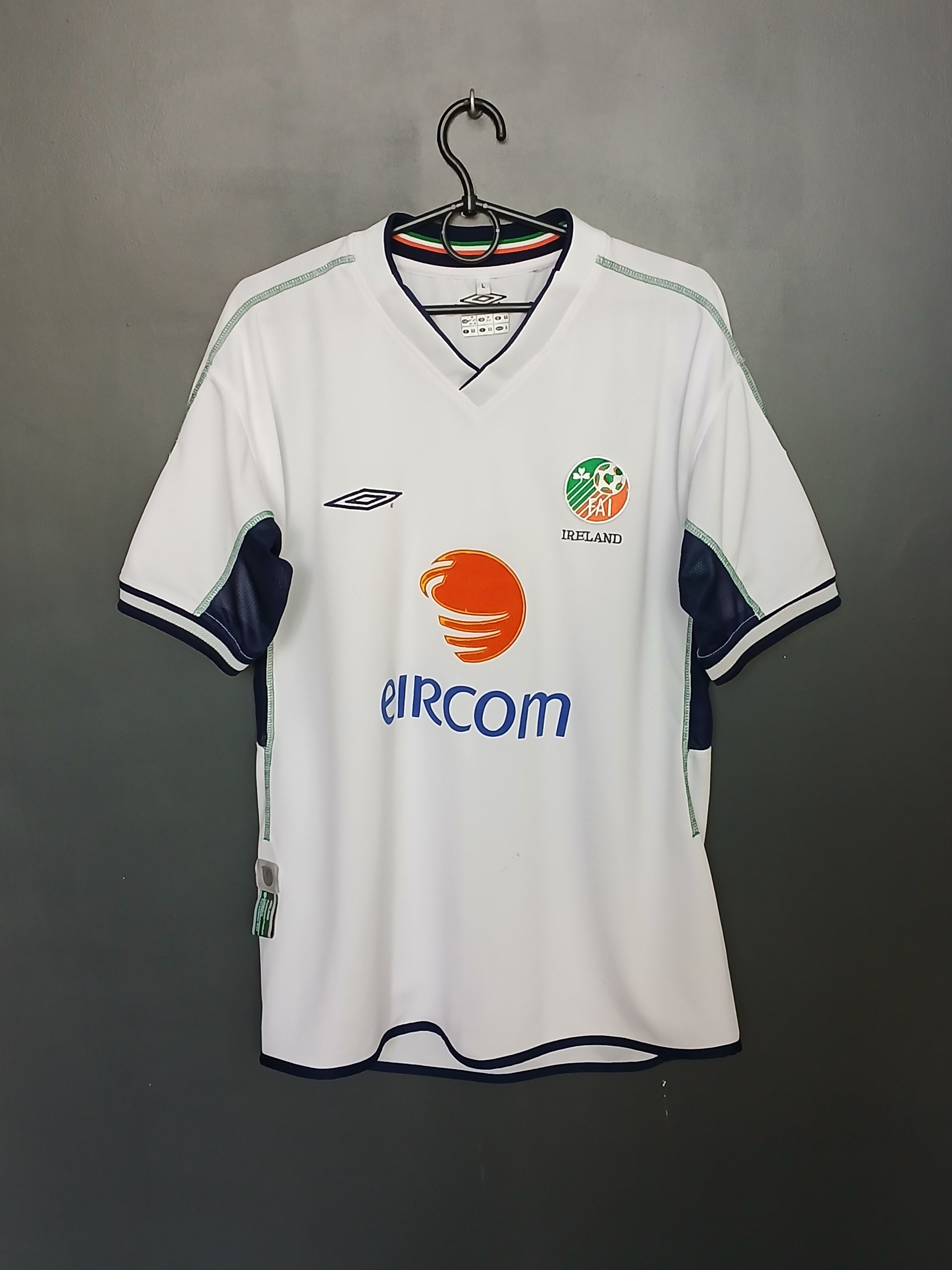 Other Ireland National Team 2001/2002 Away Football Jersey T-Shirt Size US L / EU 52-54 / 3 - 1 Thumbnail