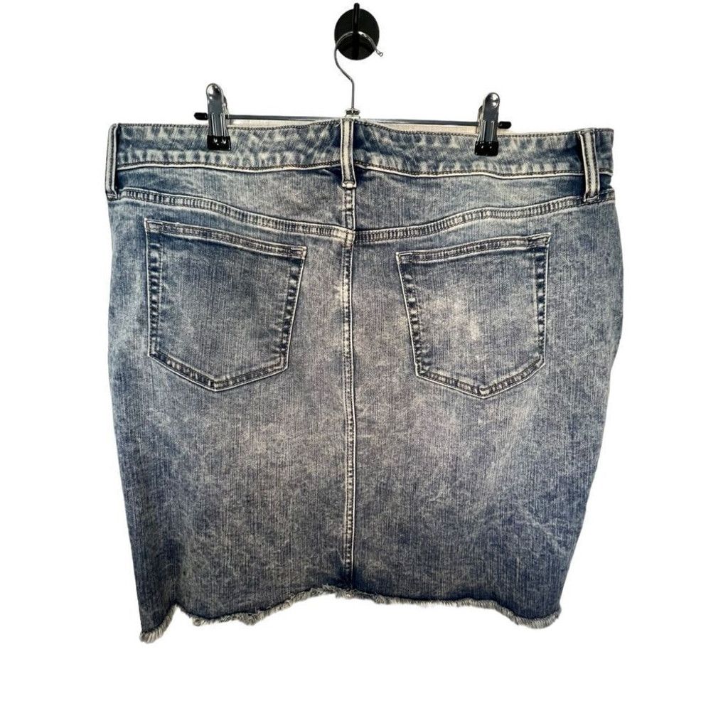 Torrid Torrid Distressed Acid Washed Mid-Rise Denim Pencil Skirt Size 40" / US 18 - 4 Thumbnail