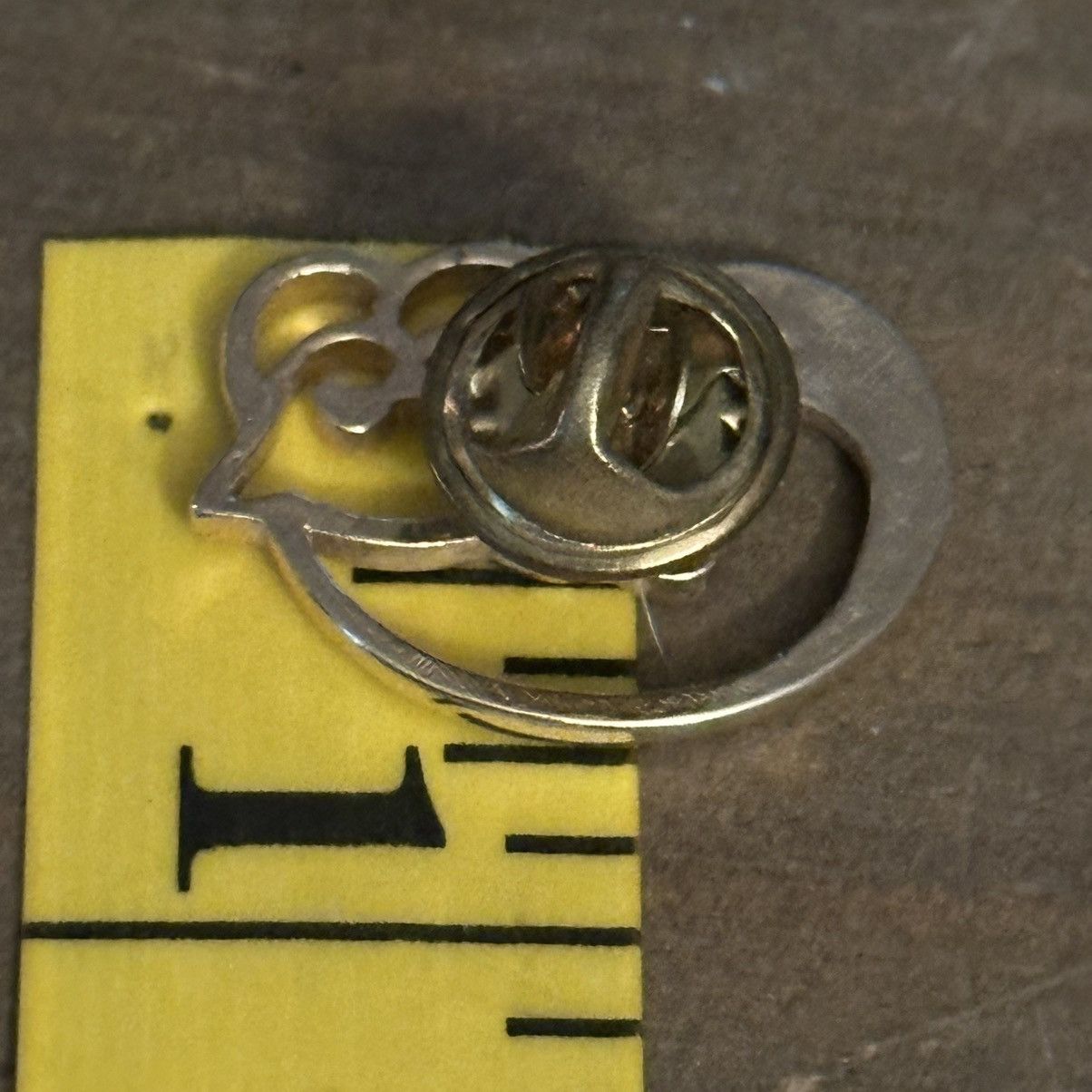 Other × Vintage Vintage Avon gold tone sleeping cat tac pin Size ONE SIZE - 2 Thumbnail
