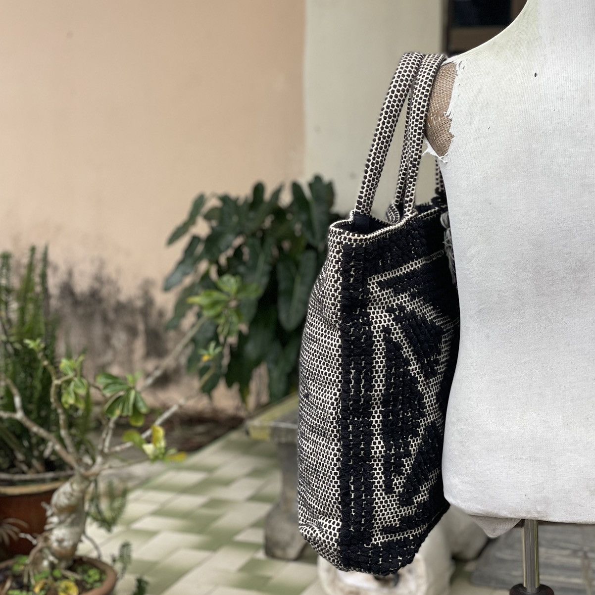 Abercrombie & Fitch × Hypebeast 🔥 RARE Oversized Abercrombie & Fitch Handcrafted Knit Tote Size ONE SIZE - 5 Thumbnail
