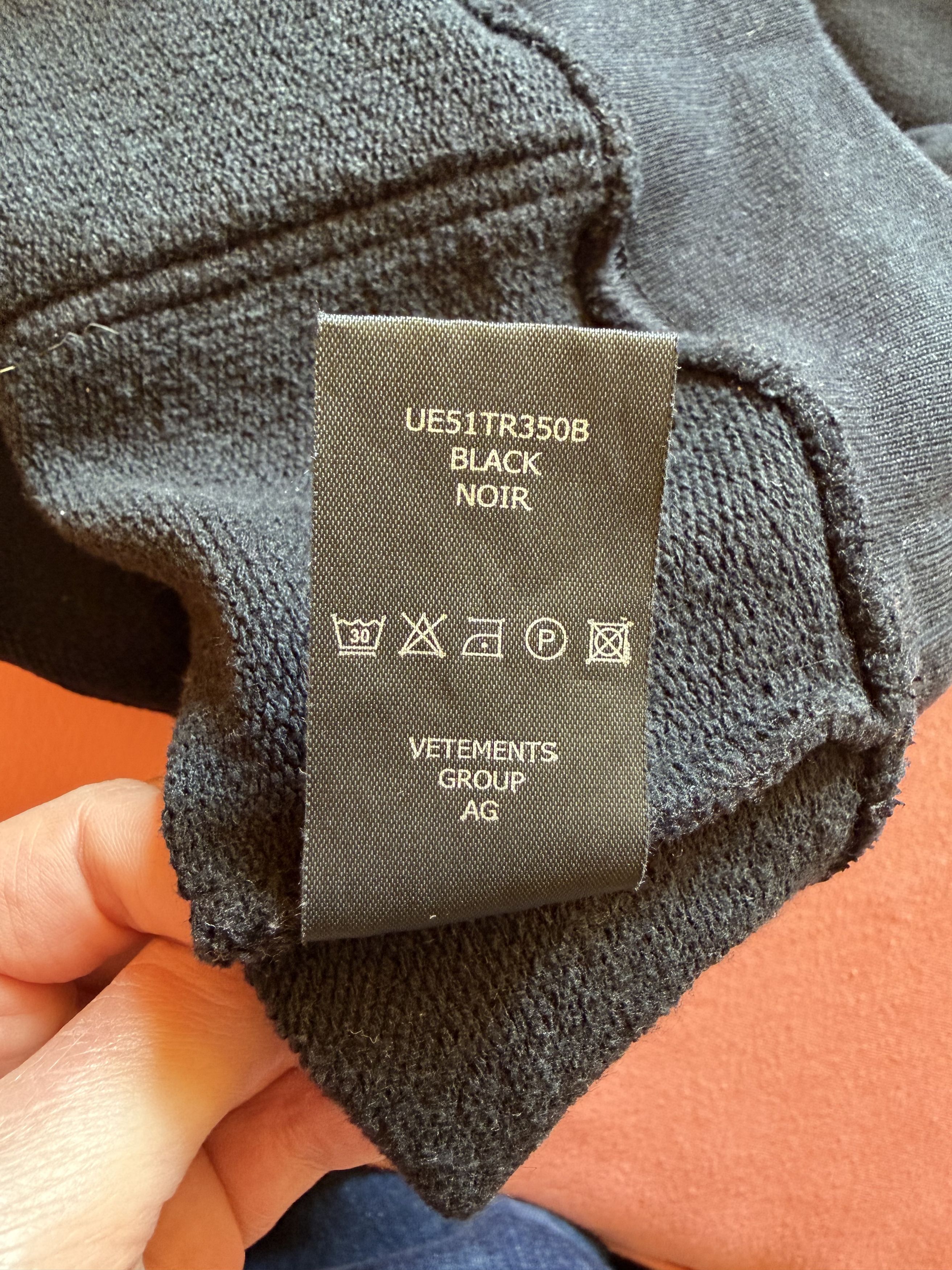 Vetements Vetements Hoodie Frienldy Logo black Great condition Size US S / EU 44-46 / 1 - 9 Thumbnail