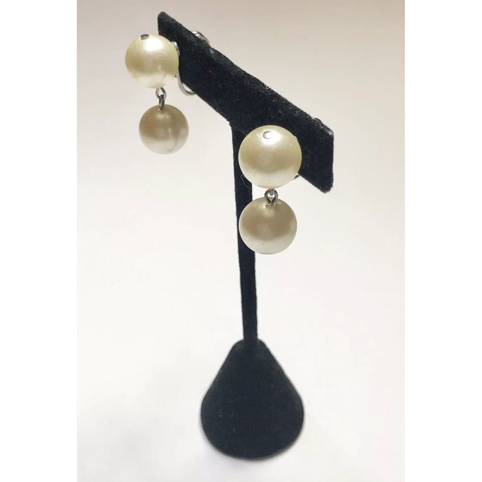 Vintage Richelieu faux pearl dangle double pearl vintage earrings Size ONE SIZE - 3 Thumbnail