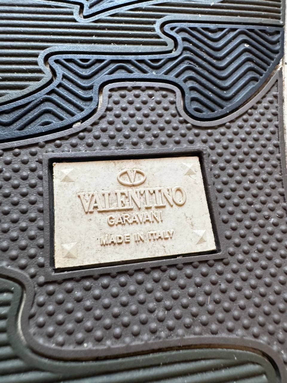 Valentino Valintino Garavani V-punk leather trainers sneakers Size US 7.5 / IT 37.5 - 6 Thumbnail