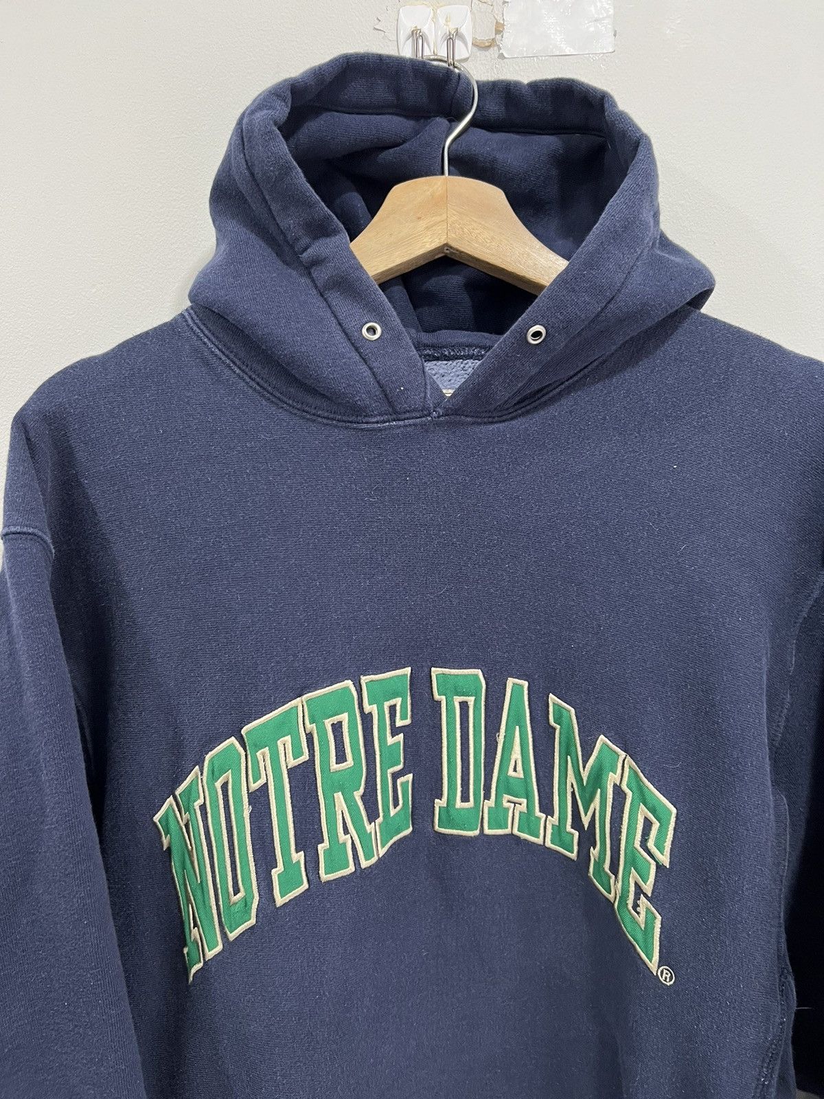 Vintage Vintage Notre Dame Spellout Hoodie Sweater Size US XL / EU 56 / 4 - 2 Thumbnail