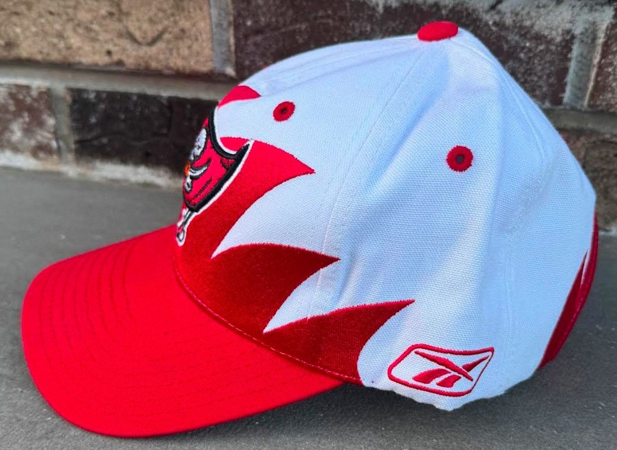 Reebok Vintage Reebok Sharktooth Tampa Bay Buccaneers Strapback Size ONE SIZE - 2 Thumbnail
