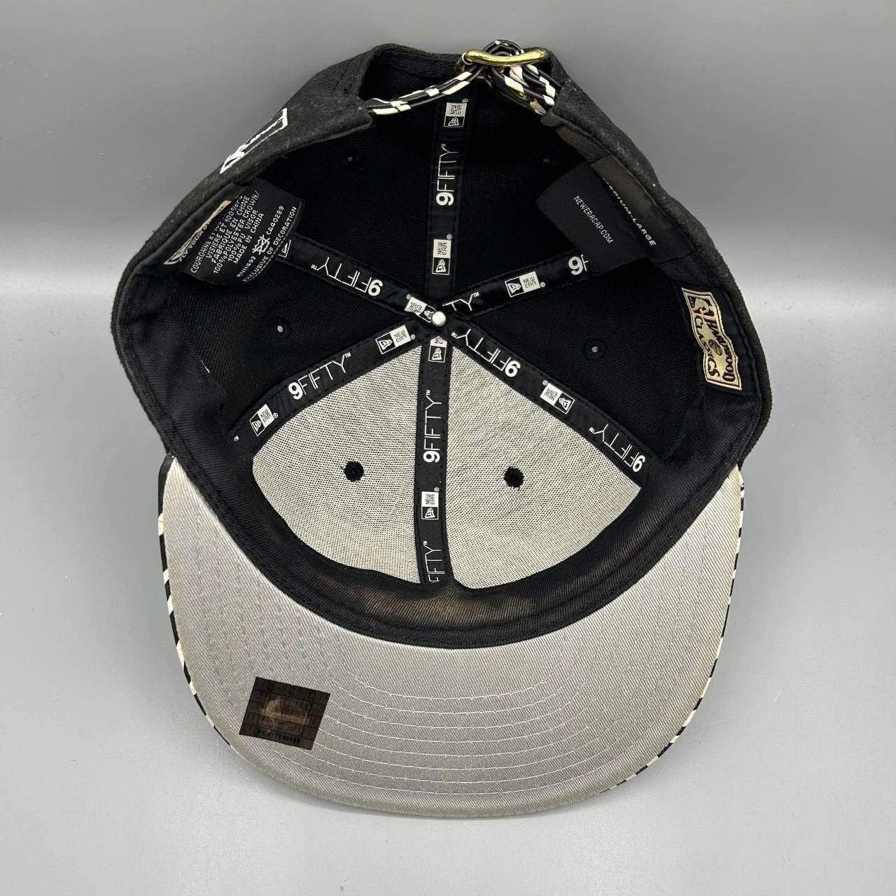 New Era Los Angeles LA Lakers Hat Men M-L Black White NBA Strap Back Size ONE SIZE - 2 Thumbnail
