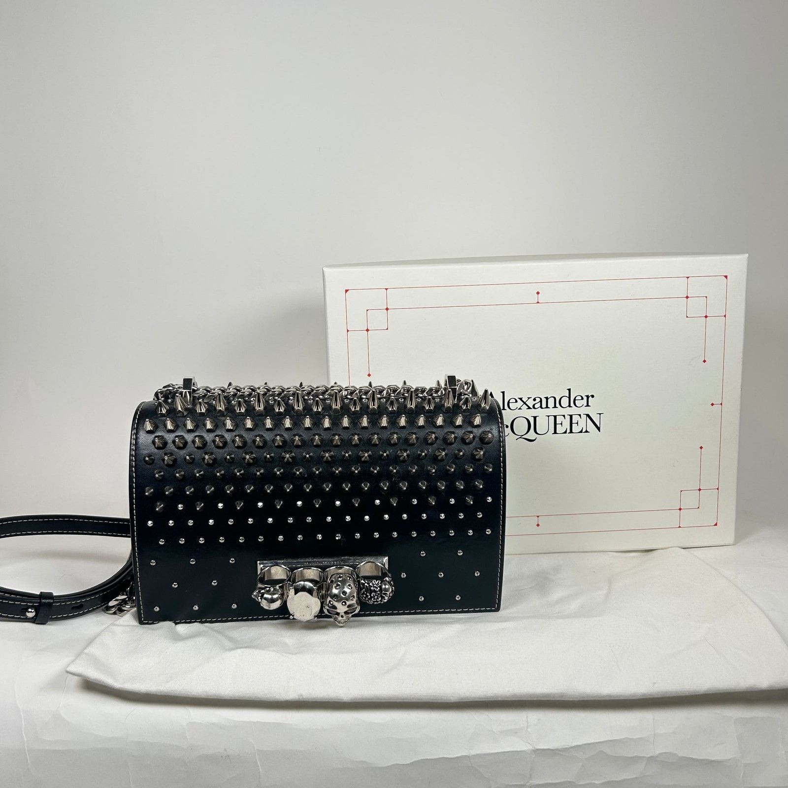 Alexander McQueen Alexander McQueen Black Jeweled Spike Skull Shoulder Bag Size ONE SIZE - 11 Thumbnail