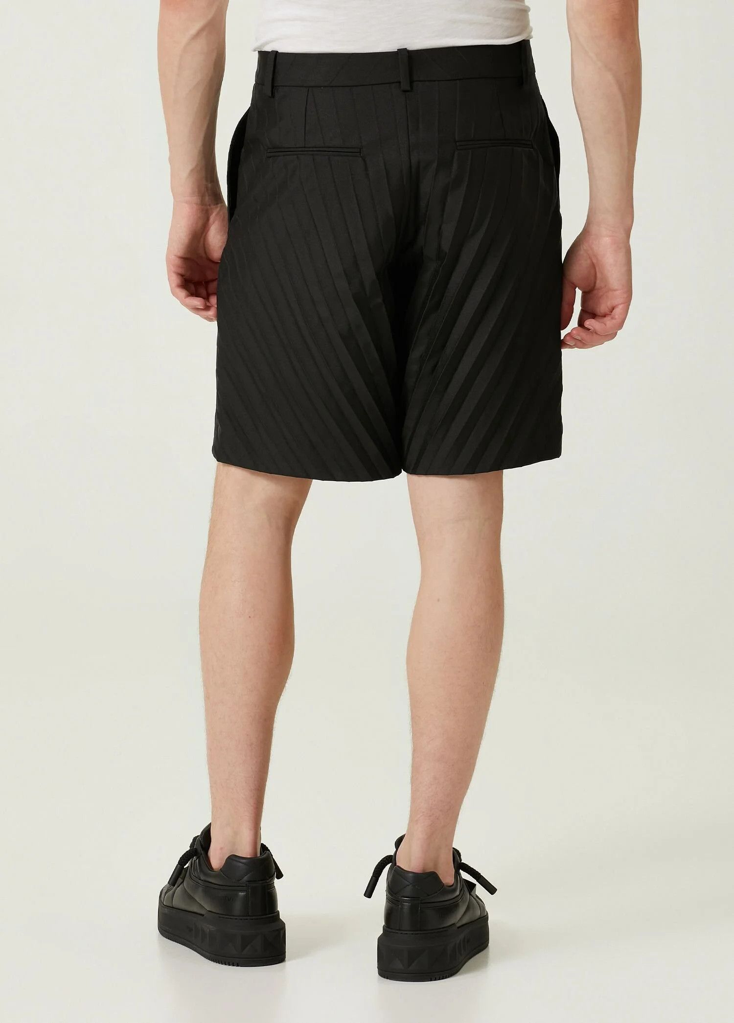 Valentino VALENTINO Garavani black pleated effect nylon bermuda shorts Size US 34 / EU 50 - 3 Thumbnail