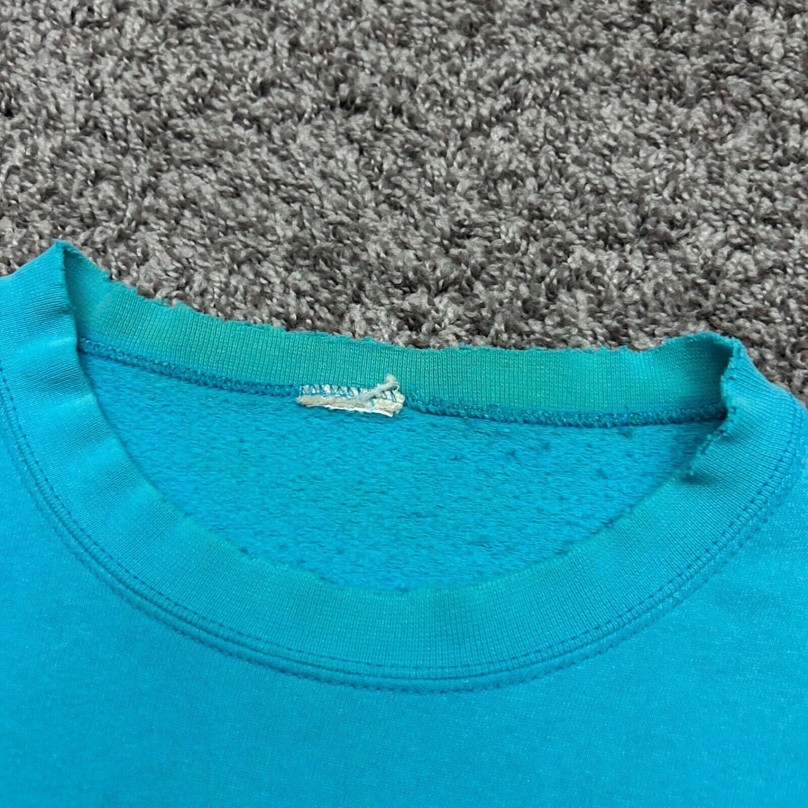 Vintage Vintage Thrashed Sweatshirt Blank Crewneck Pullover 80s Blue Size ONE SIZE - 2 Thumbnail