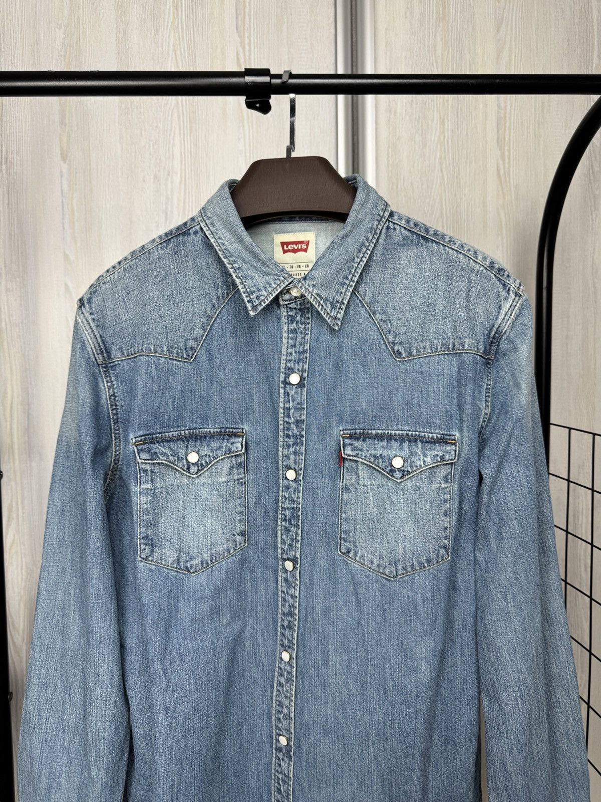 Levi's Levi’s blue denim faded long sleeve shirt Size US XL / EU 56 / 4 - 8 Thumbnail