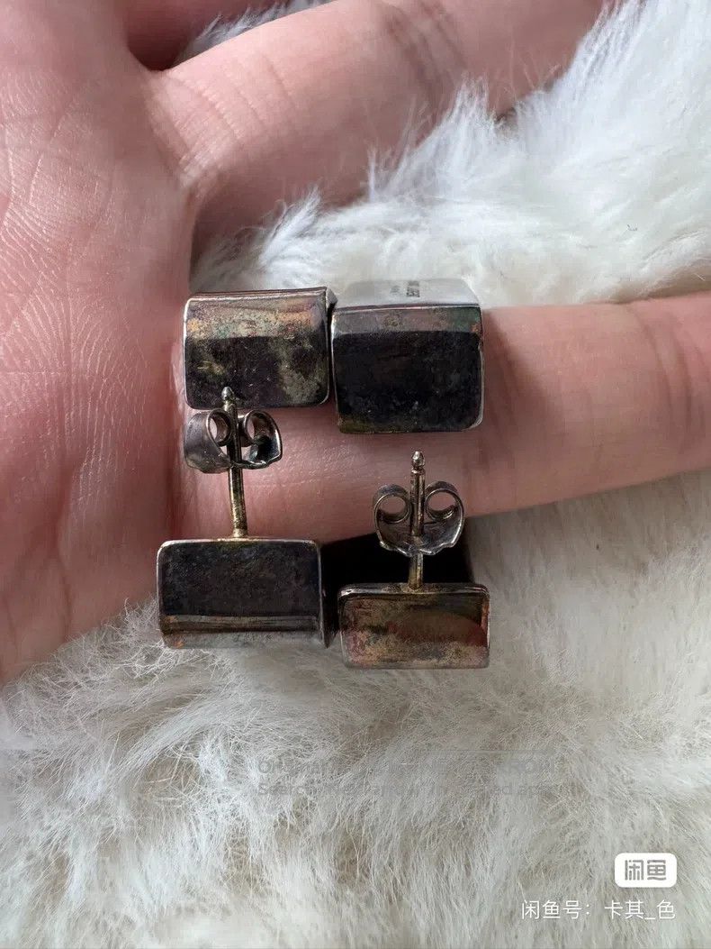 Saint Laurent Paris Saint Laurent Paris Earrings Studs Size ONE SIZE - 6 Thumbnail