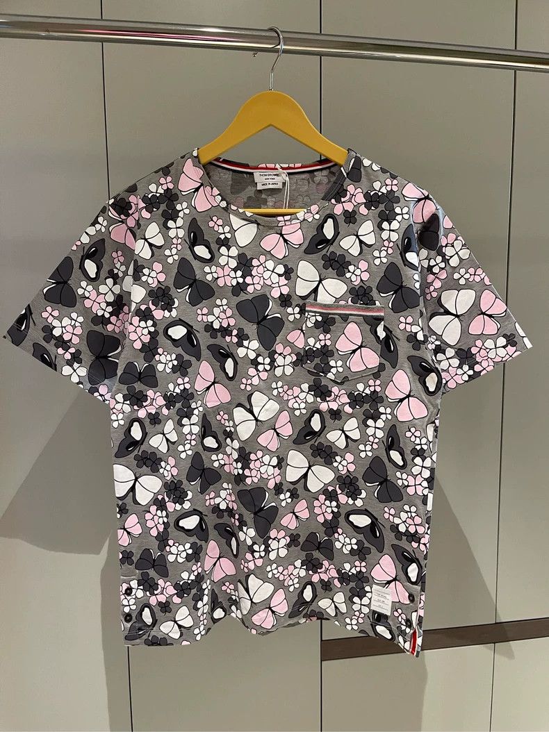 Thom Browne Thom browne Gray full-print butterfly short-sleeved T-shirt Size US M / EU 48-50 / 2 - 2 Thumbnail