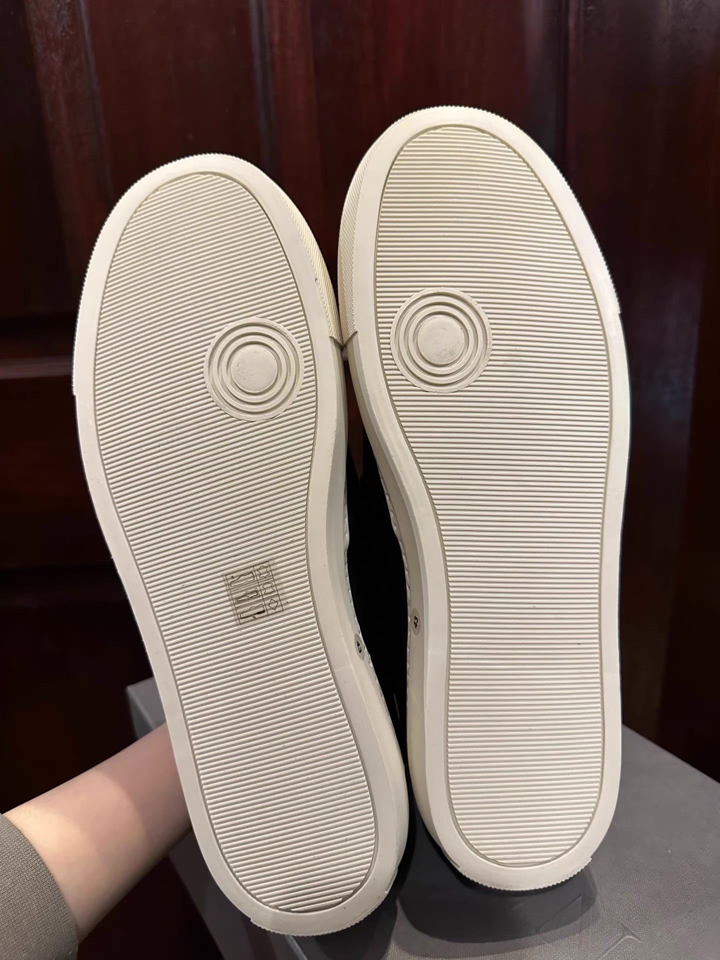 Alexander McQueen Alexander McQueen Men's Embossed Pink Skull Slip-Ons Ｑ25 Size US 7 / EU 40 - 6 Thumbnail