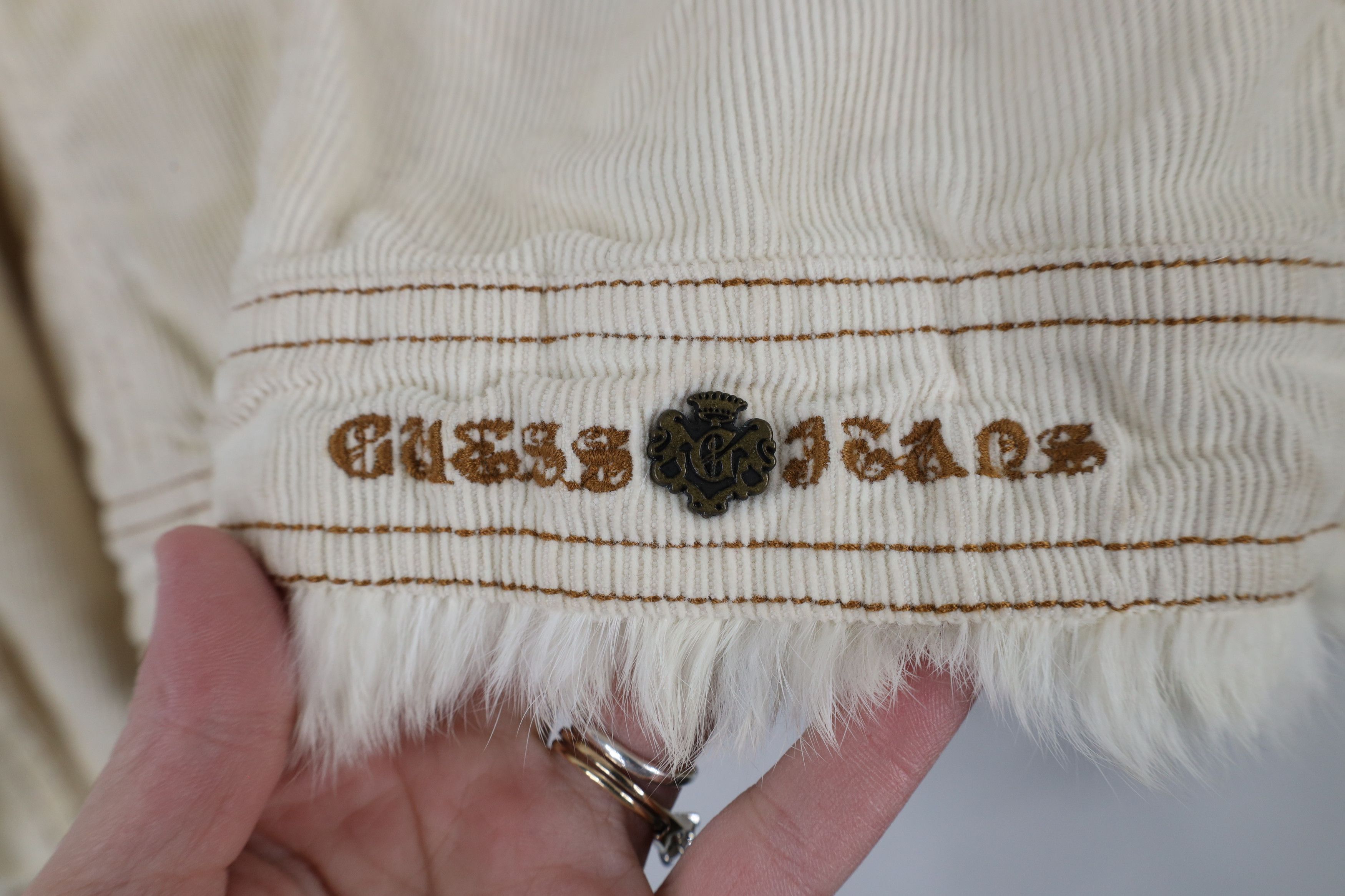 Guess × Vintage Vintage 90s Y2K Guess Fur Trim Corduroy Trucker Jacket Cream Size XS / US 0-2 / IT 36-38 - 16 Thumbnail