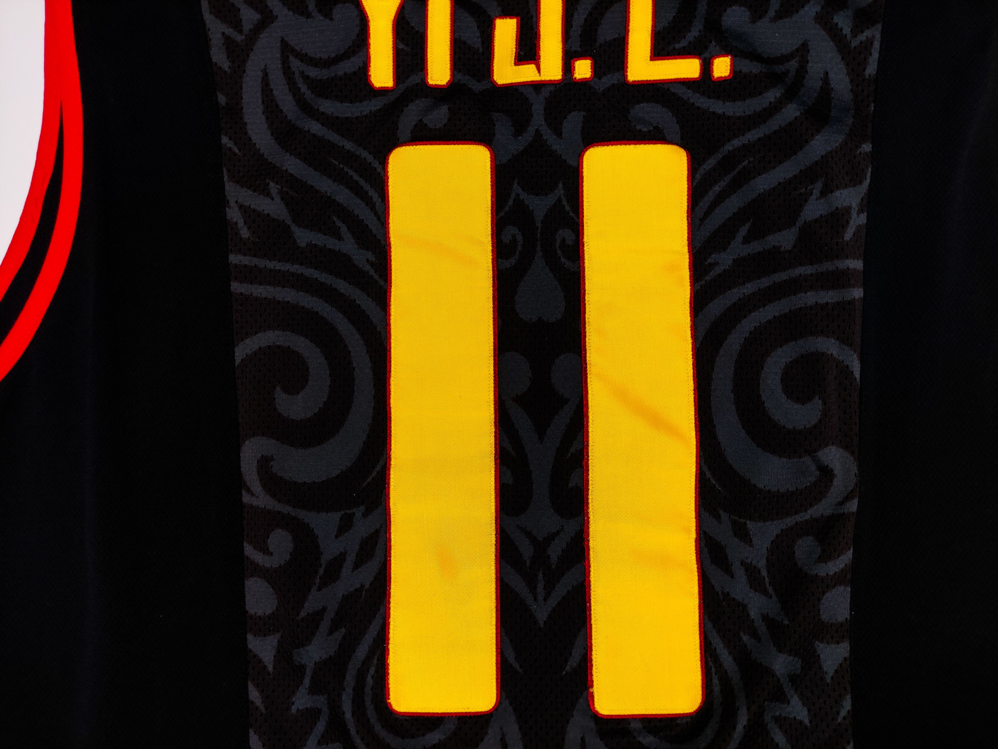 Nike Yi J.L. #11 China Basketball Yi Jianlian Jersey Shirt Kit Size US XL / EU 56 / 4 - 14 Thumbnail