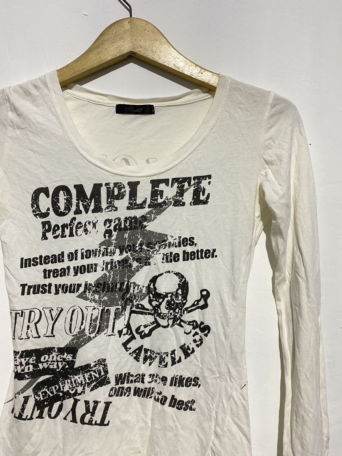 If Six Was Nine × Le Grande Bleu (L.G.B.) × Yasuyuki Ishii Japanese Blasty poem skull longsleeve t-shirts Size US M / EU 48-50 / 2 - 3 Thumbnail