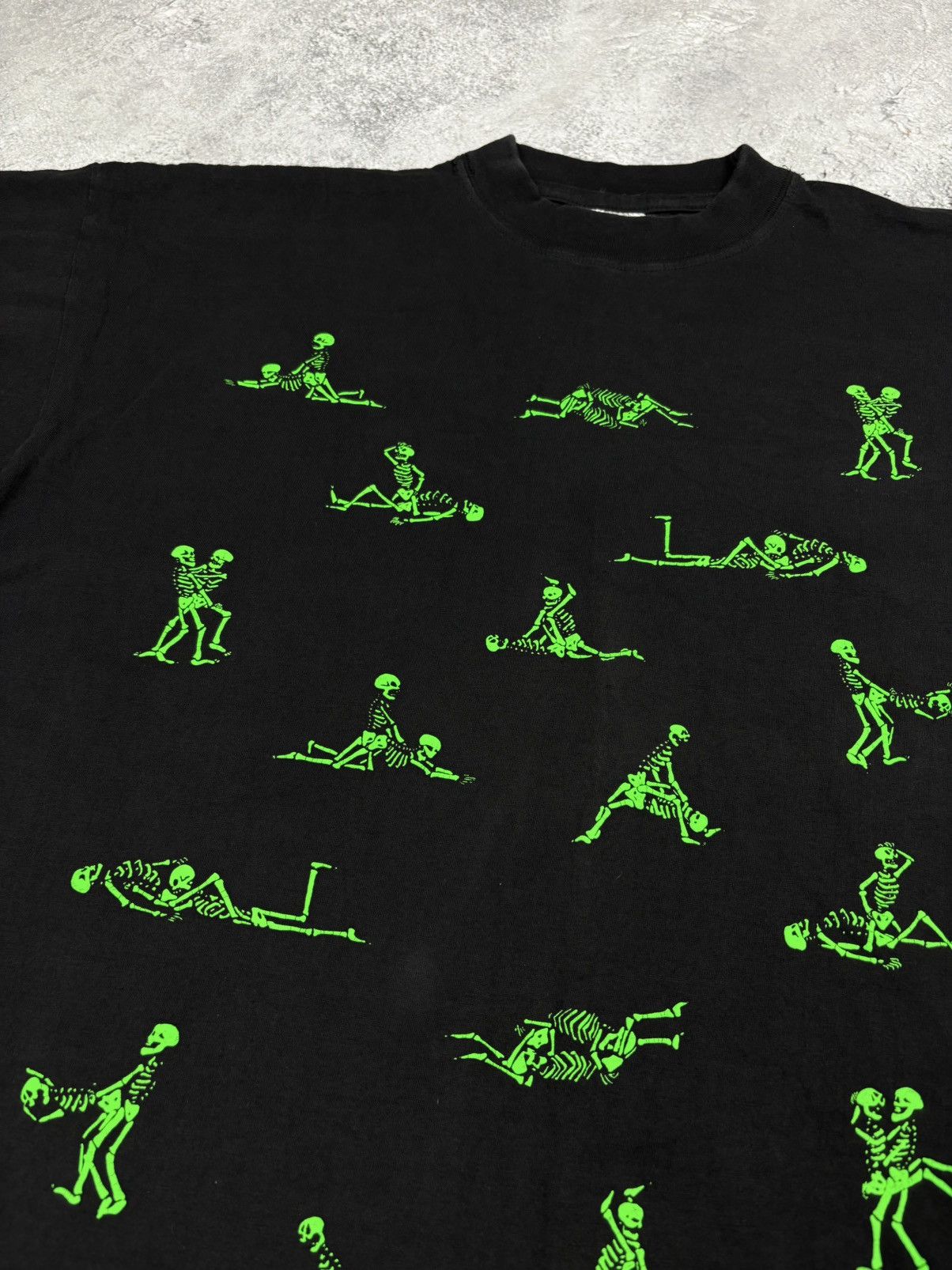 Other Vintage T shirt Bone in love Skeleton Position Kama Sutra Size US L / EU 52-54 / 3 - 5 Thumbnail