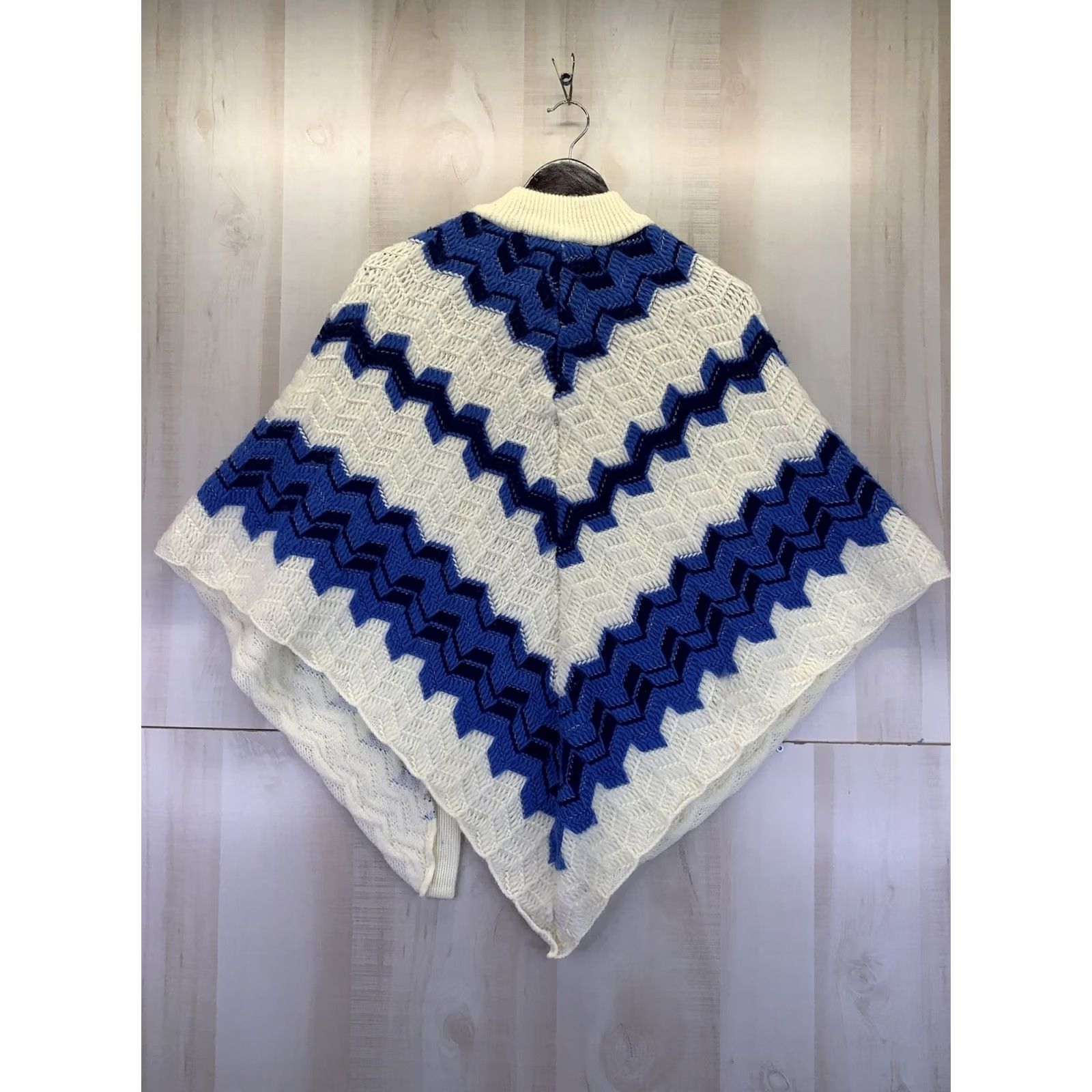 Vintage VINTAGE Shawl Wrap Geometric Afghan Knit Ivory Blue Women’s Shawl Cape-10708 Button Closure Size ONE SIZE - 7 Thumbnail