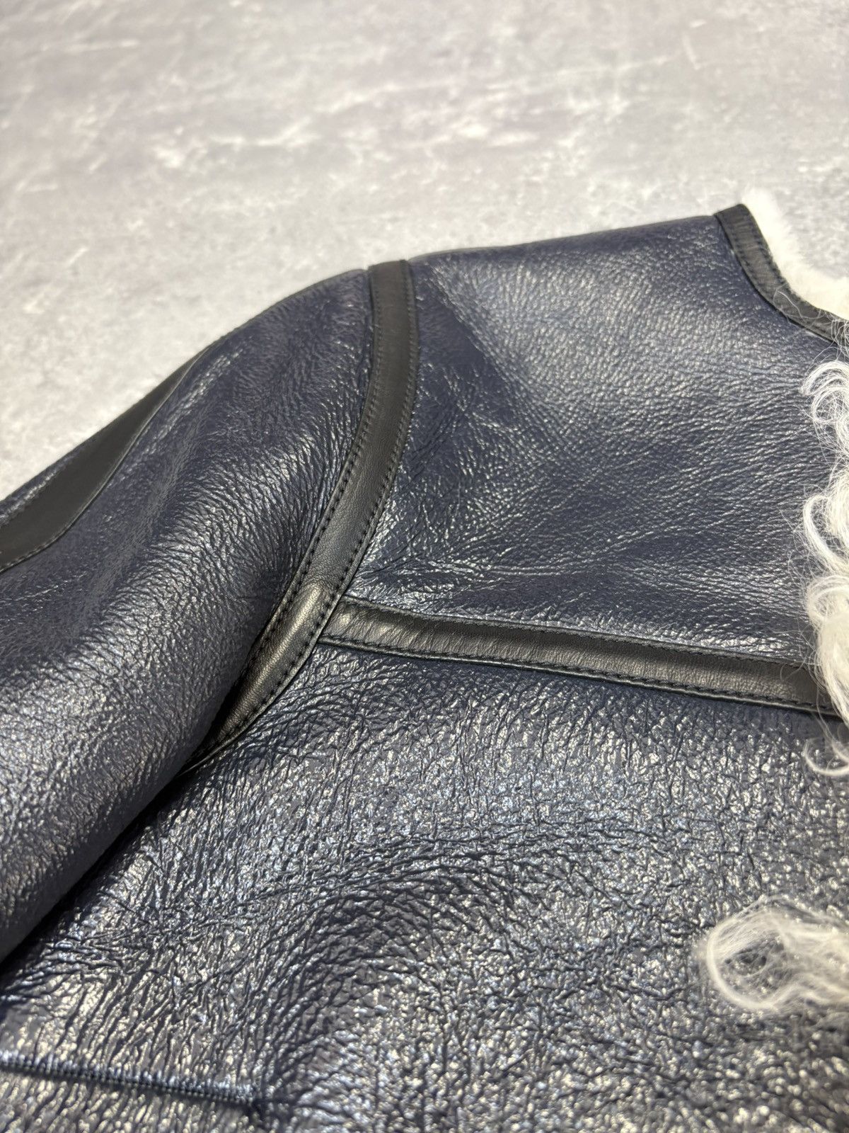Louis Vuitton Louis Vuitton PreFall 2015-16 leather shearling jacket Size XS / US 0-2 / IT 36-38 - 6 Thumbnail