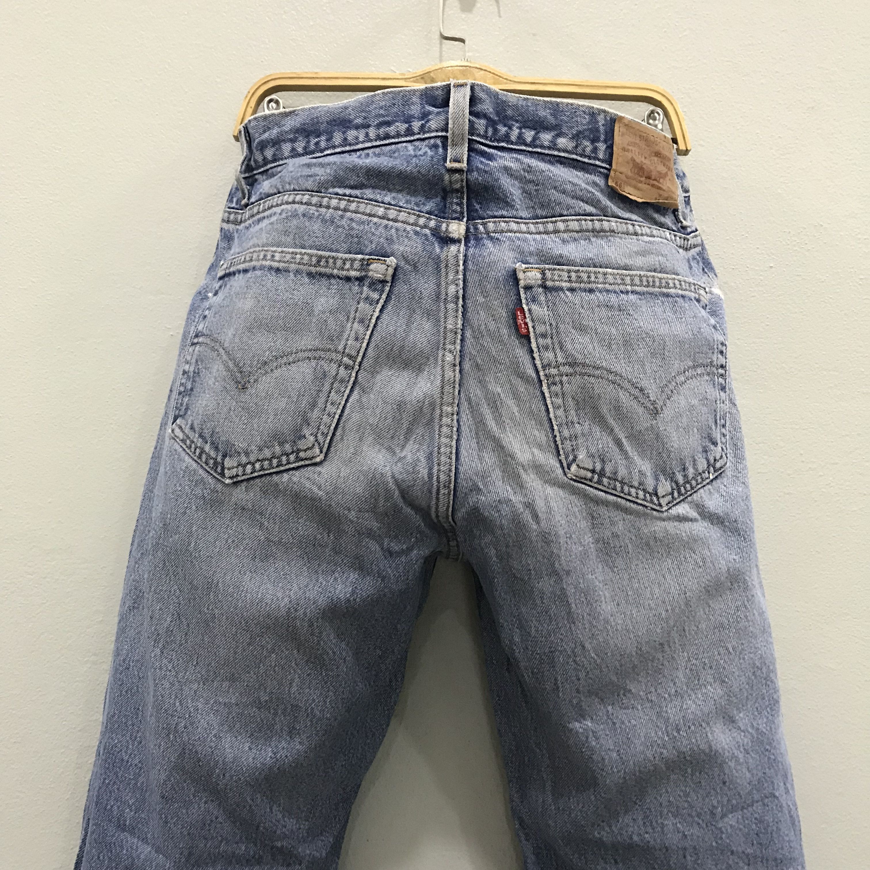 Levi's Vintage Levi’s 569 Loose Straight Light Wash Distressed Size US 34 / EU 50 - 12 Thumbnail