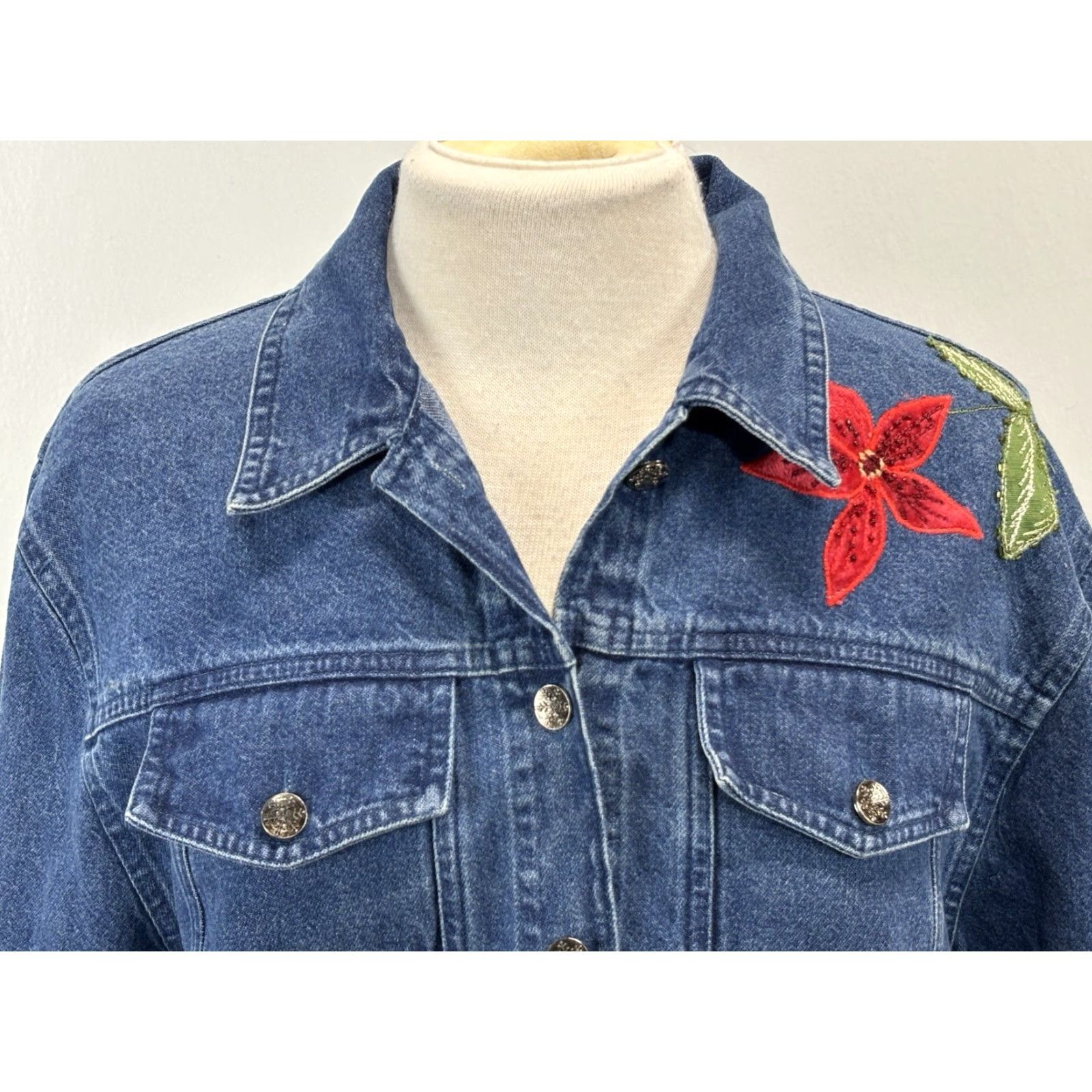 Denime VINTAGE Tantrums Denim Jean Jacket Womens Petite Large Poinsettia Xmas Blue Beaded Embroidered LP Size PL/Petites Mens? Womens Size 36" / US 14 / IT 50 - 3 Thumbnail