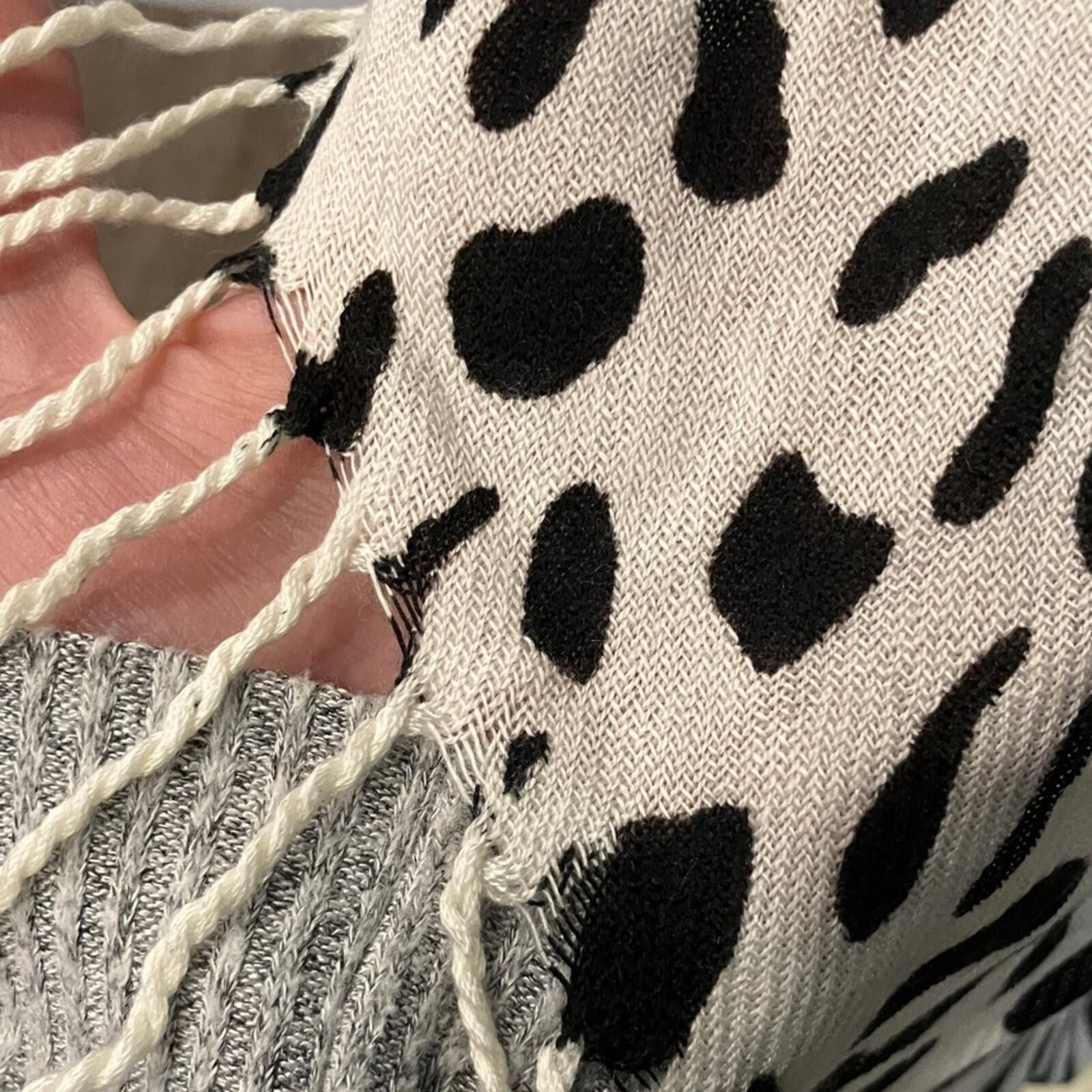 Other Elegant Black and White Leopard Print Scarf Size ONE SIZE - 5 Thumbnail