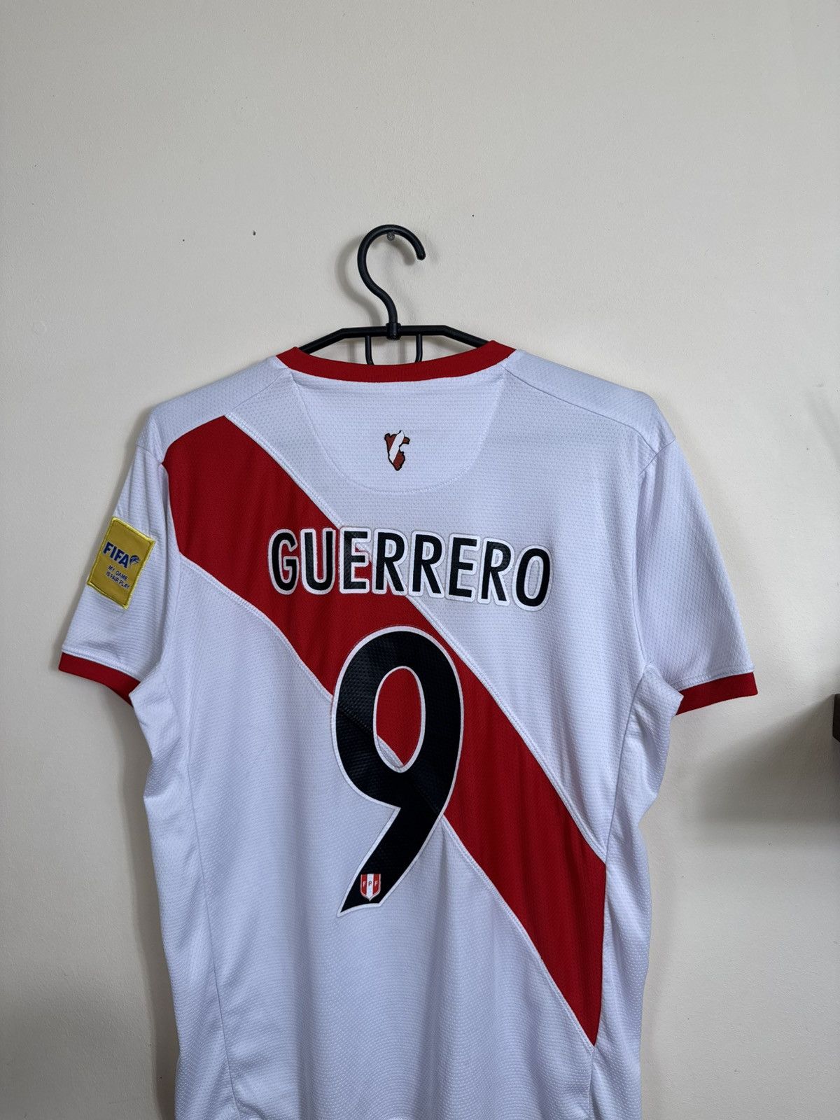 Umbro Umbro Peru FPF Jersey 2018 Guerrero #9 Football Shirt Home Size US M / EU 48-50 / 2 - 20 Thumbnail