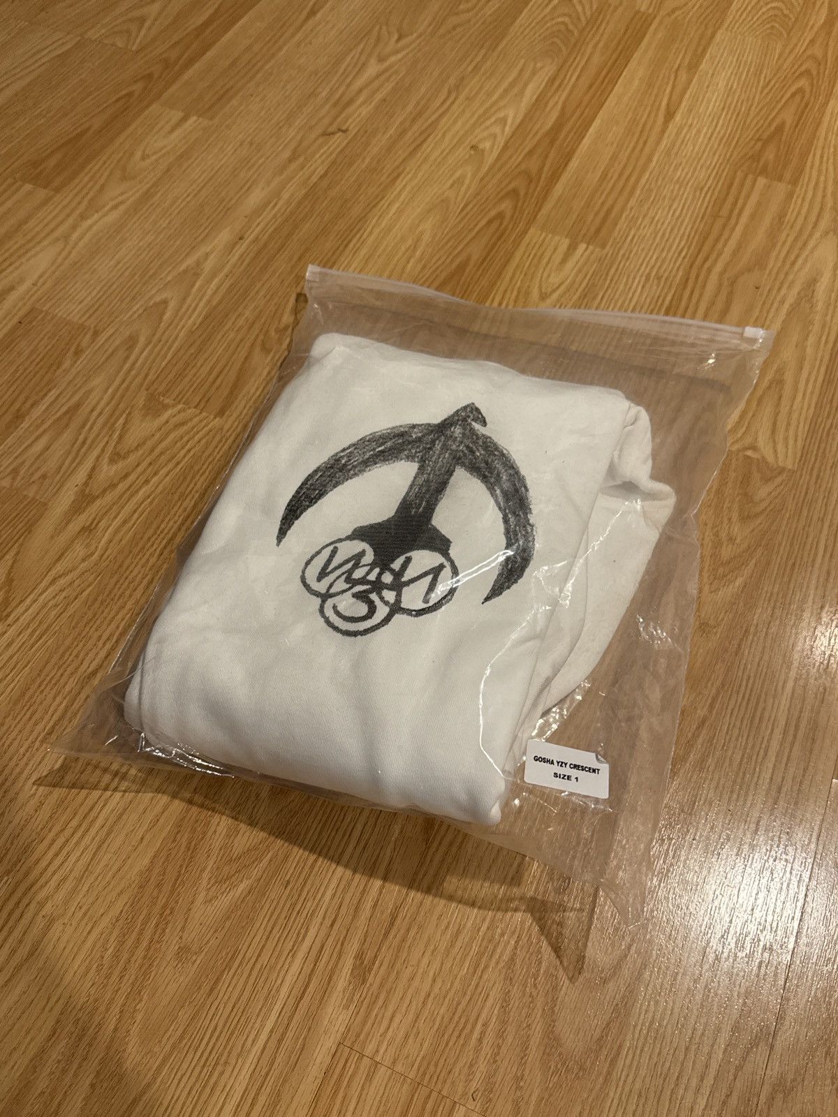 Gosha Rubchinskiy × Kanye West Gosha Yzy Crescent Hoodie White Size US XS / EU 42 / 0 - 2 Thumbnail
