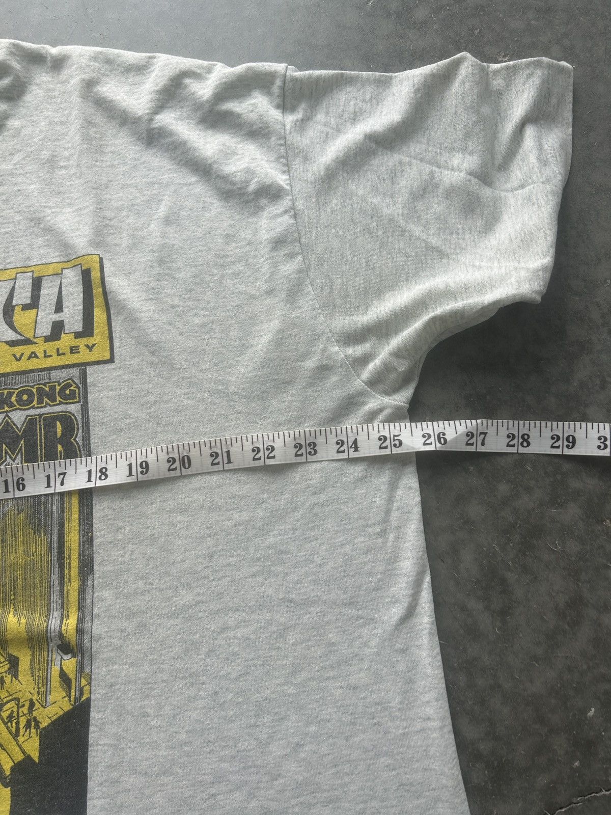 Vintage Vintage 90s Roanoke King Kong Graphic Tee Size US XL / EU 56 / 4 - 7 Thumbnail