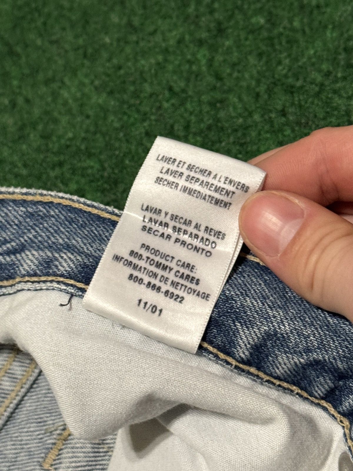 Tommy Hilfiger Vintage Tommy Hilfiger Relaxed Light Wash 40x30 Y2K Jeans Size 42" / US 20 - 7 Thumbnail