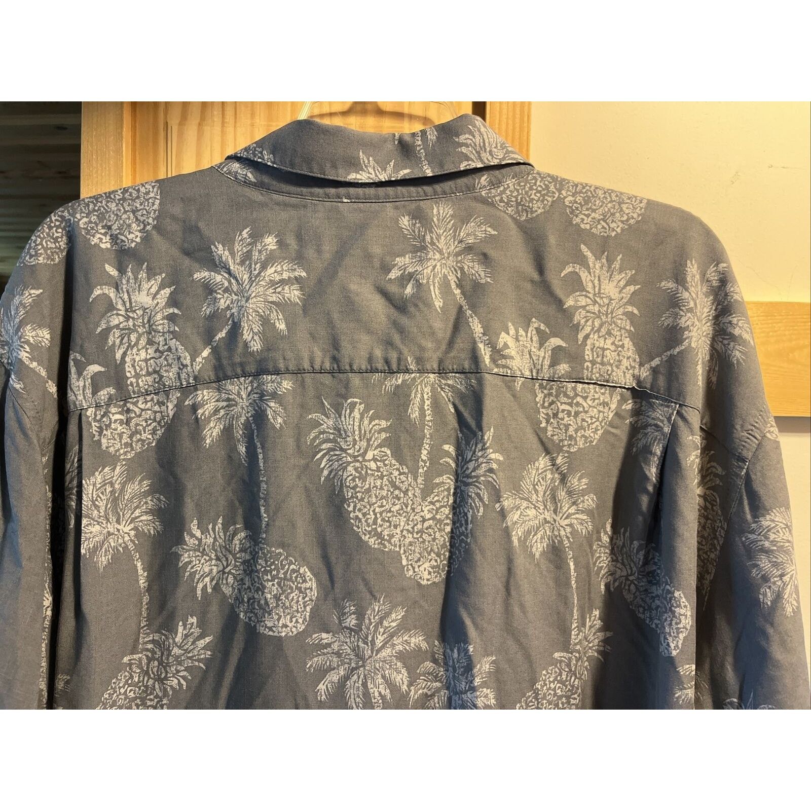 Batik Bay Batik Bay Men 2XB Gray Floral SS Button Rayon Hawaiian Shirt Size US XXL / EU 58 / 5 - 10 Thumbnail