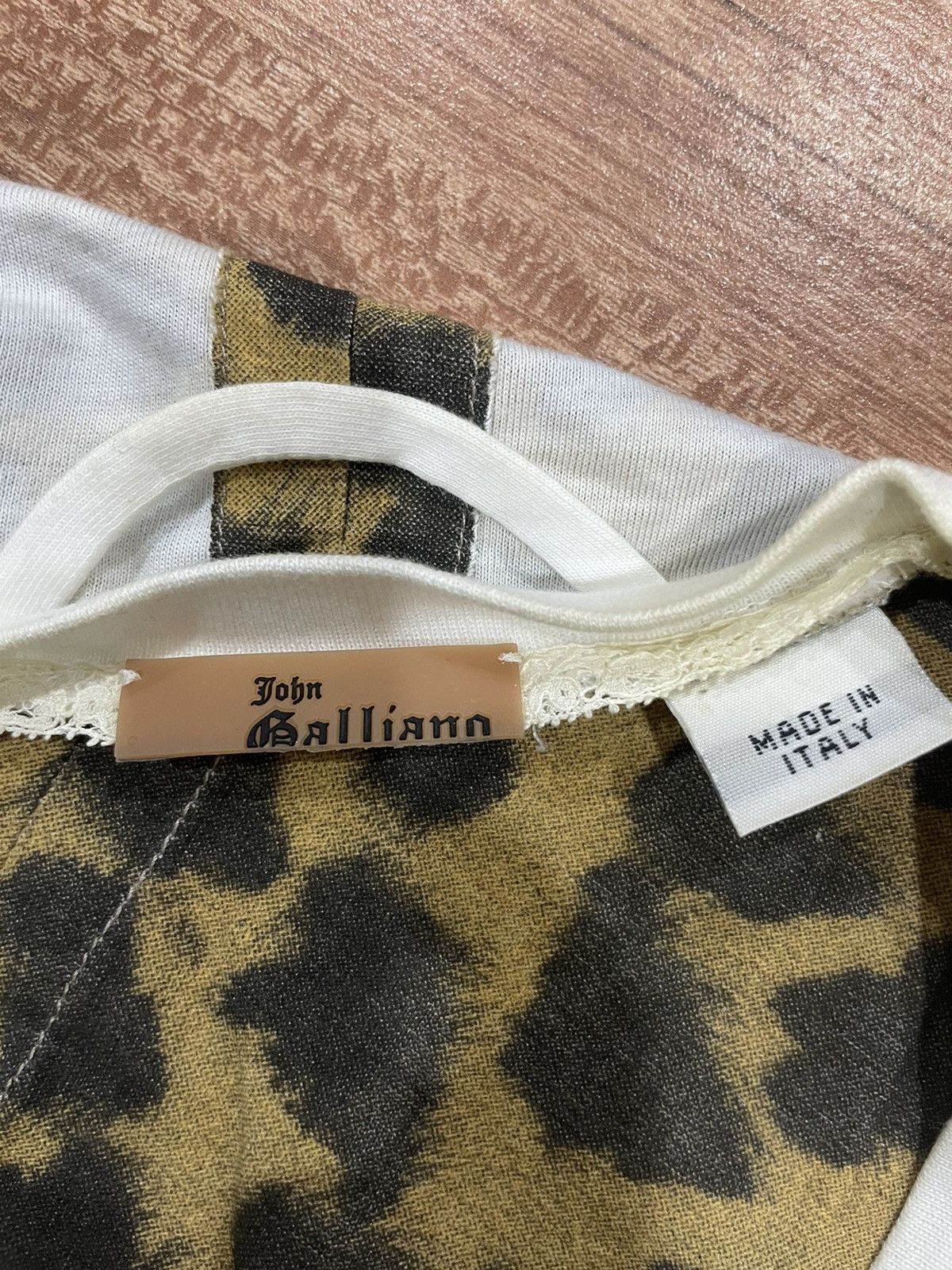 John Galliano John Galliano Joyce Tshirt Size M / US 6-8 / IT 42-44 - 6 Thumbnail