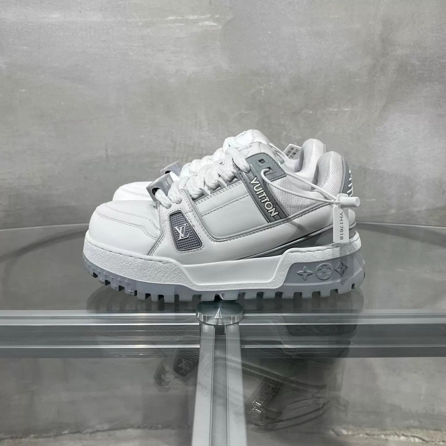 Louis Vuitton LV Trainer Ditto White Gray UK1/35 Size US 4.5 / IT 34.5 - 3 Thumbnail