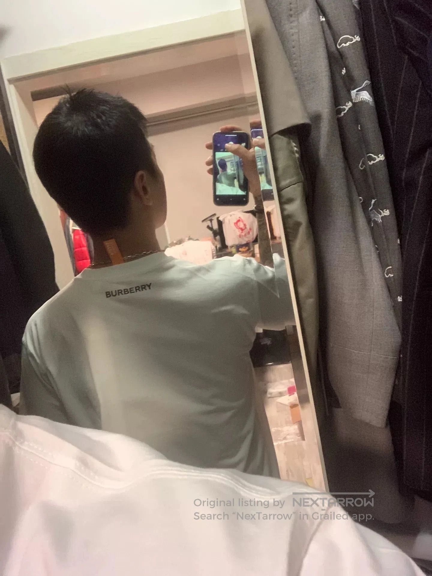 Burberry Burberry Graphic Tee with Unique Design. Size US XS / EU 42 / 0 - 9 Thumbnail