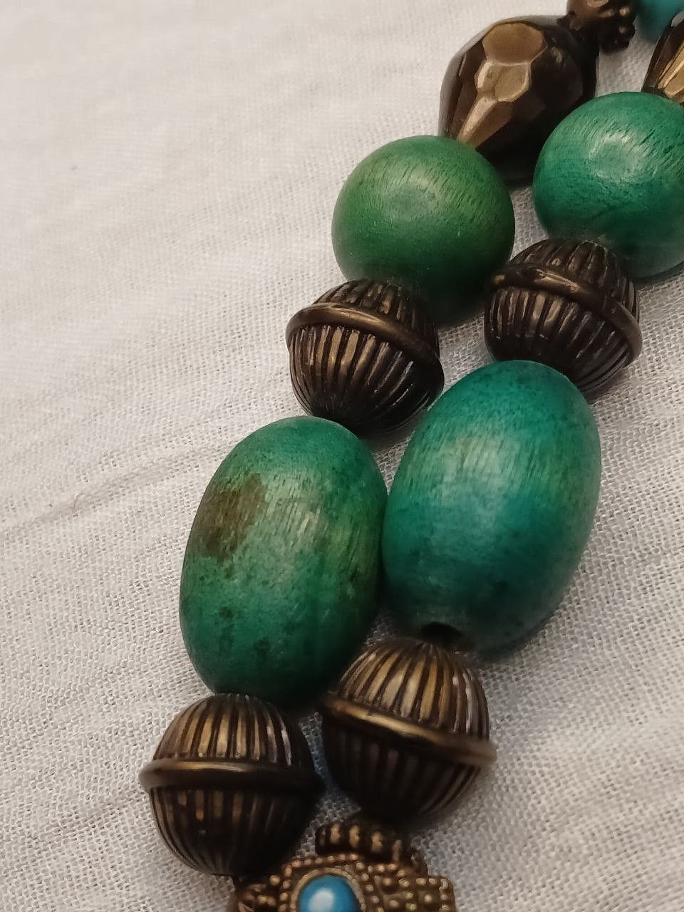 Vintage Vintage brass necklace with green stone made of faux wood Size ONE SIZE - 3 Thumbnail