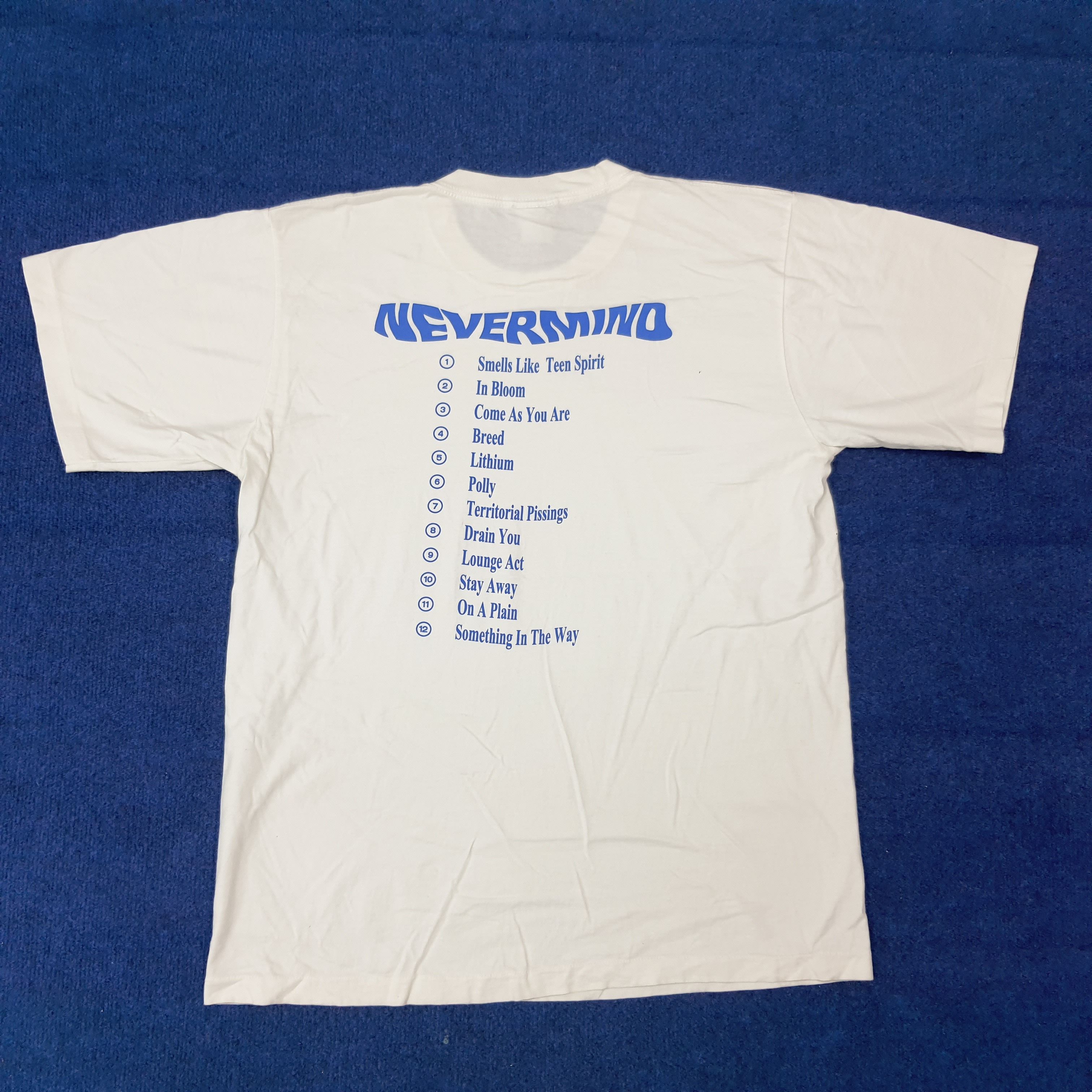 Vintage Vintage Nirvana Nevermind Band 2000s Reprint T-Shirt C276N32 Size US M / EU 48-50 / 2 - 3 Thumbnail